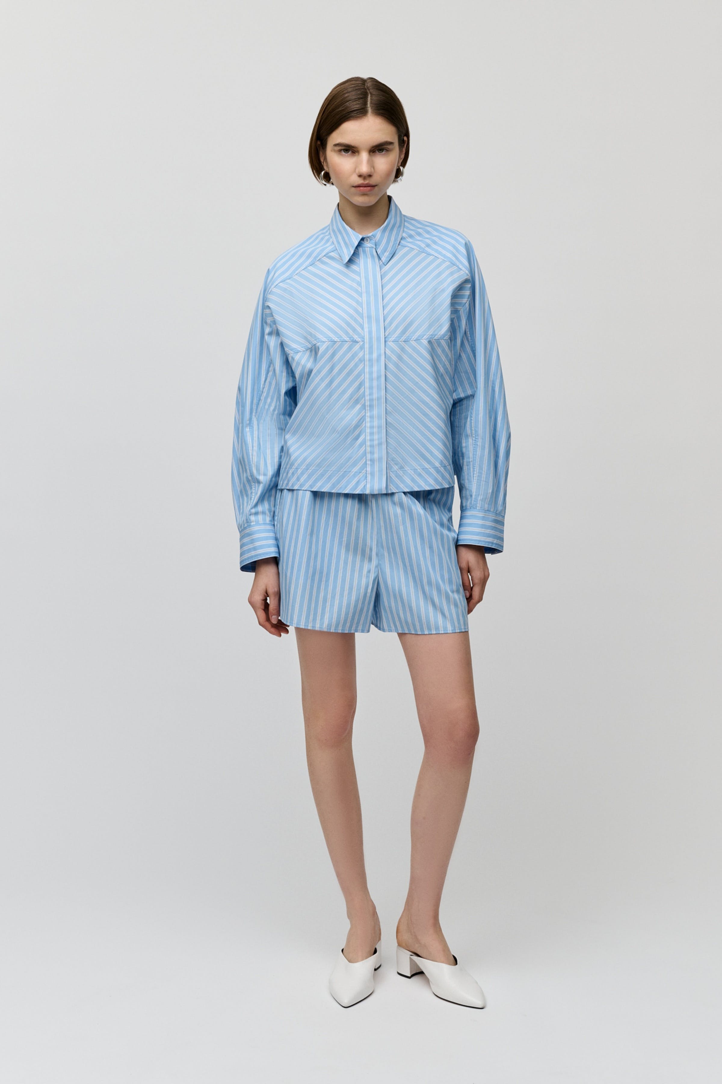 PIPER Shorts LOOKBOOK FRONT 30600521-MC2152