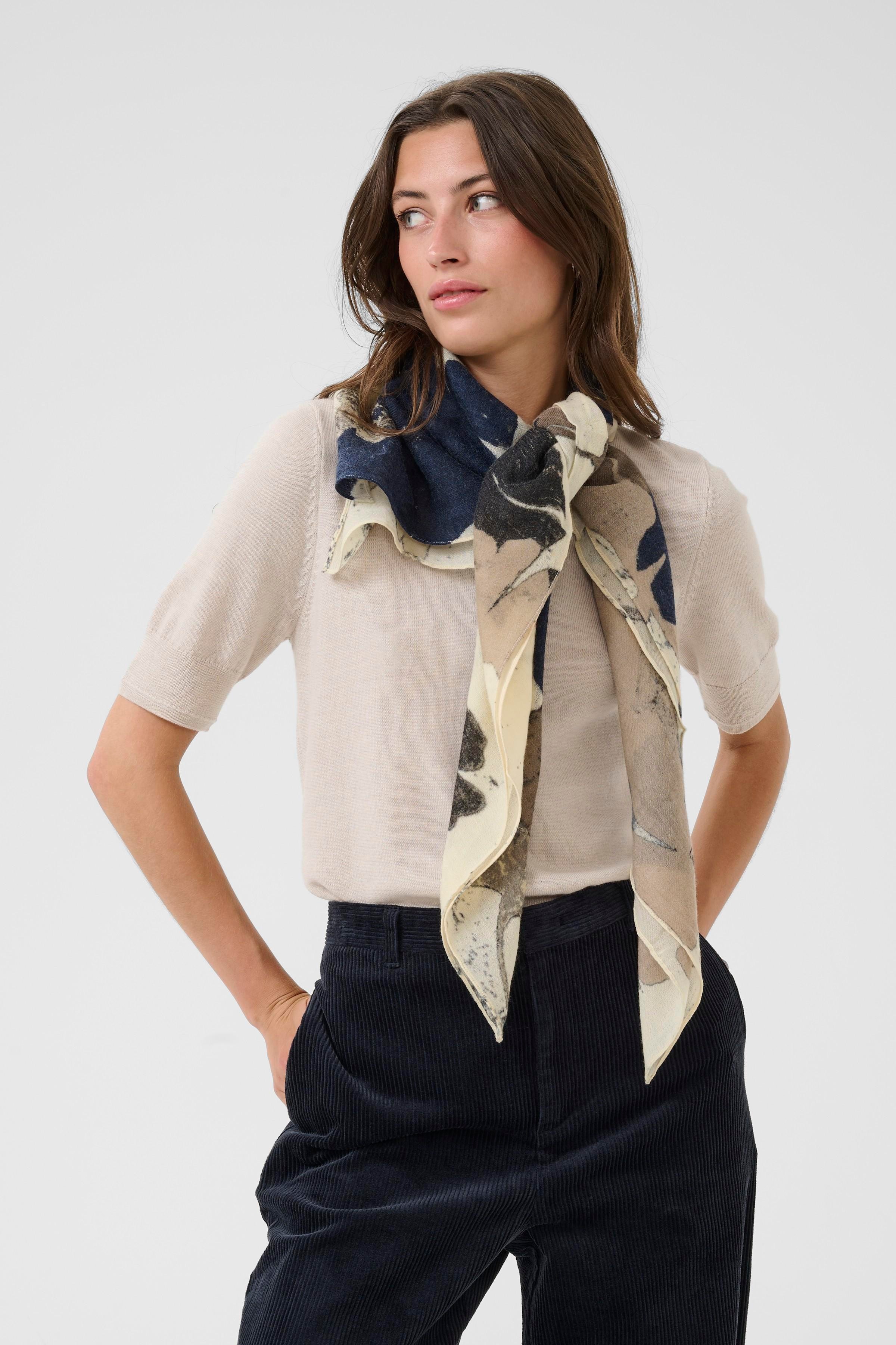 FelisiaPW Tuch LOOKBOOK FRONT 30309166-304613