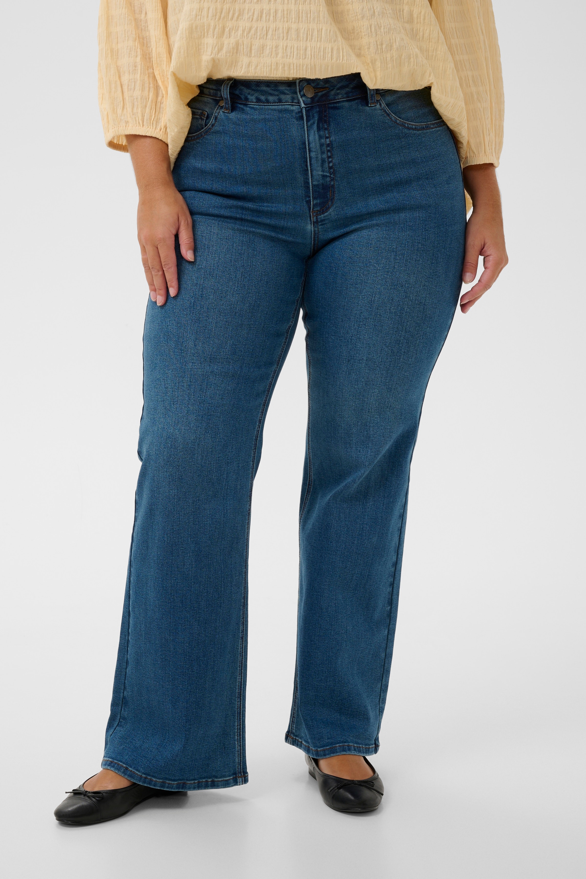 KCflora Jeans LOOKBOOK FRONT 10583711-102272