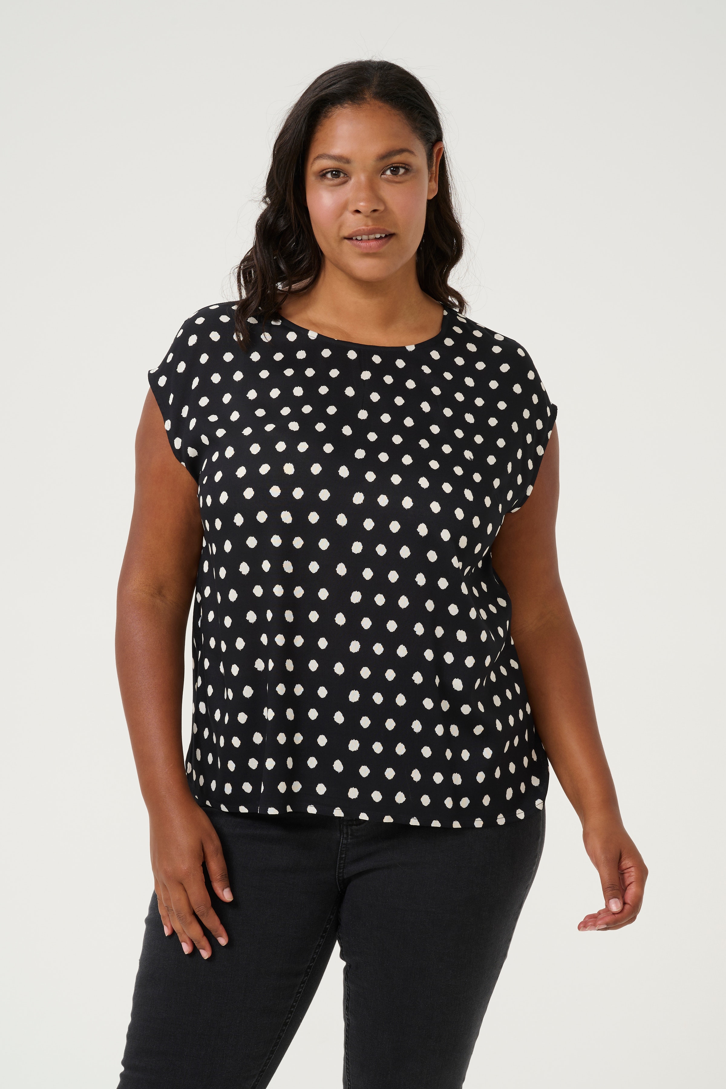 KCoda Blouse LOOKBOOK FRONT 10582934-106545