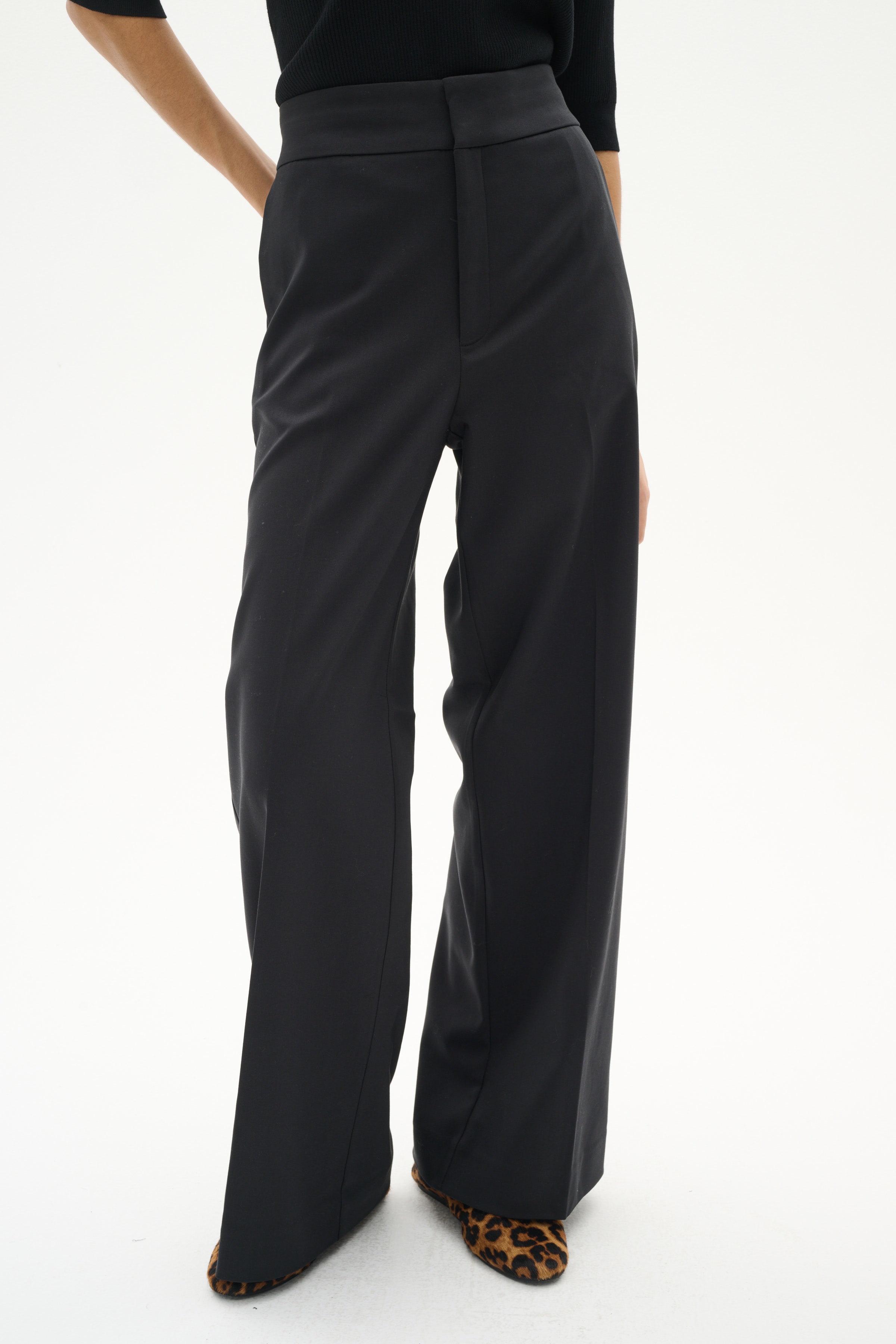 ZellaIW Trousers LOOKBOOK FRONT 30106240-194008