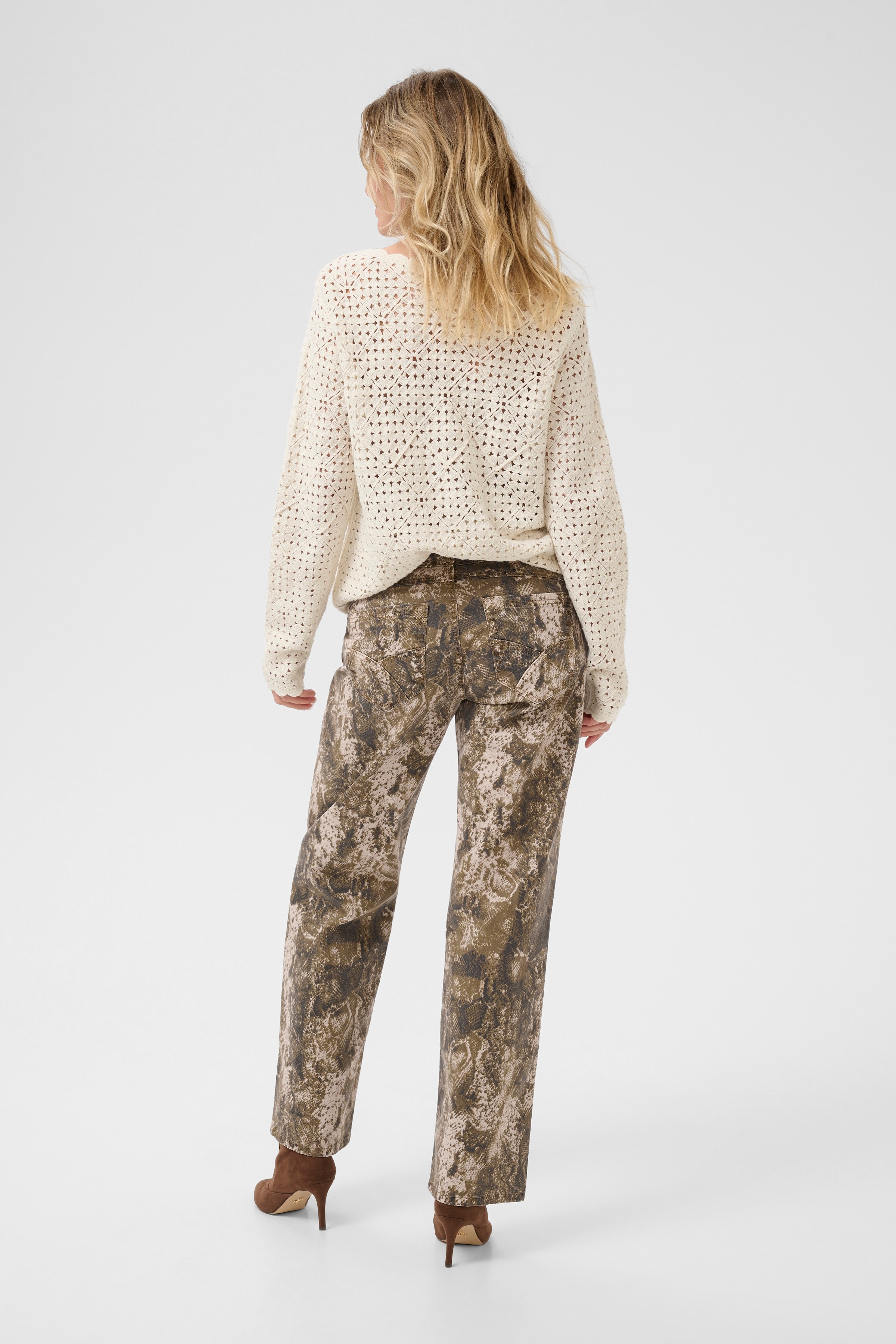 CRSuara Jeans LOOKBOOK BACK 10613971-107943