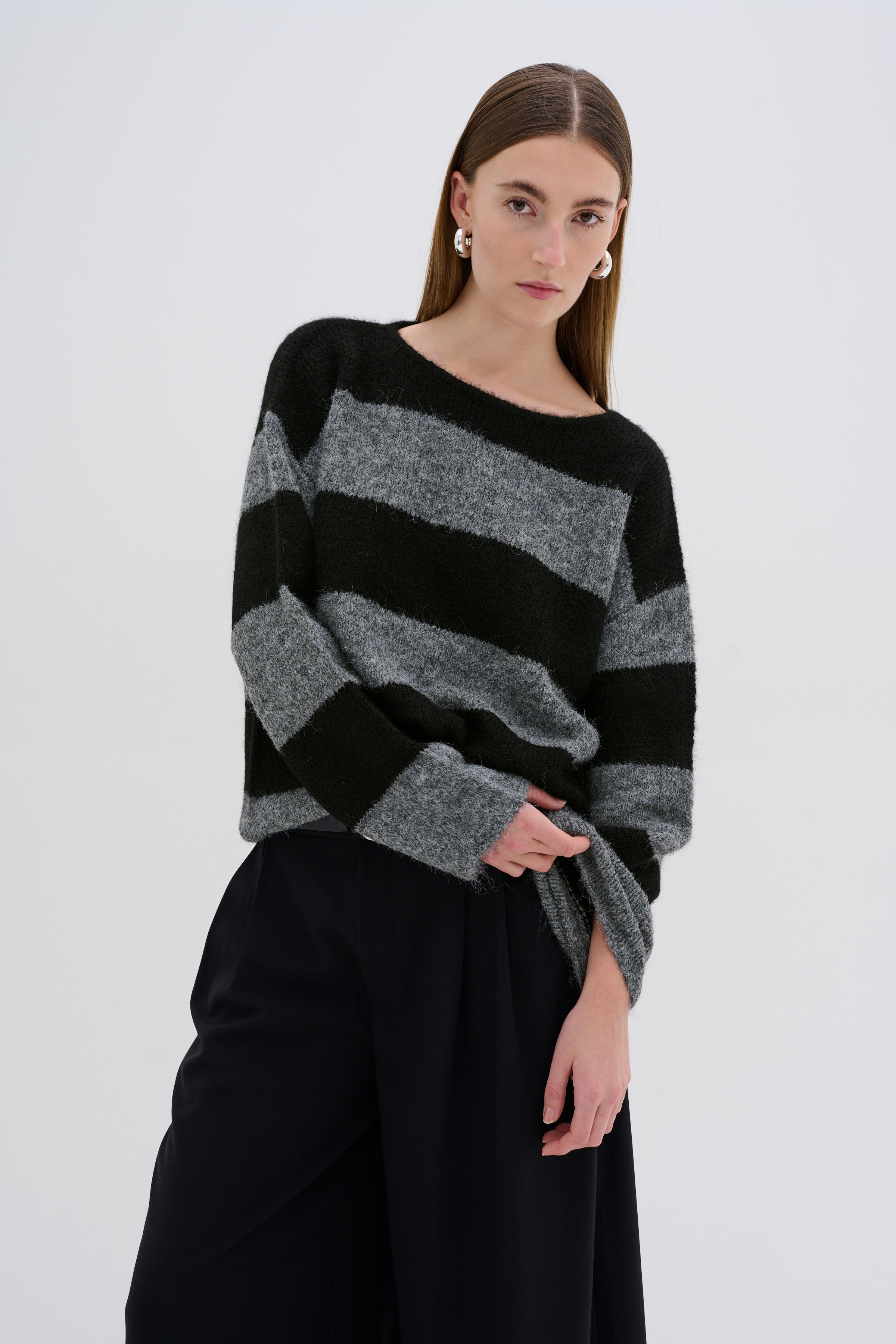 MeenaMW Pullover LOOKBOOK FRONT 10704431-106488