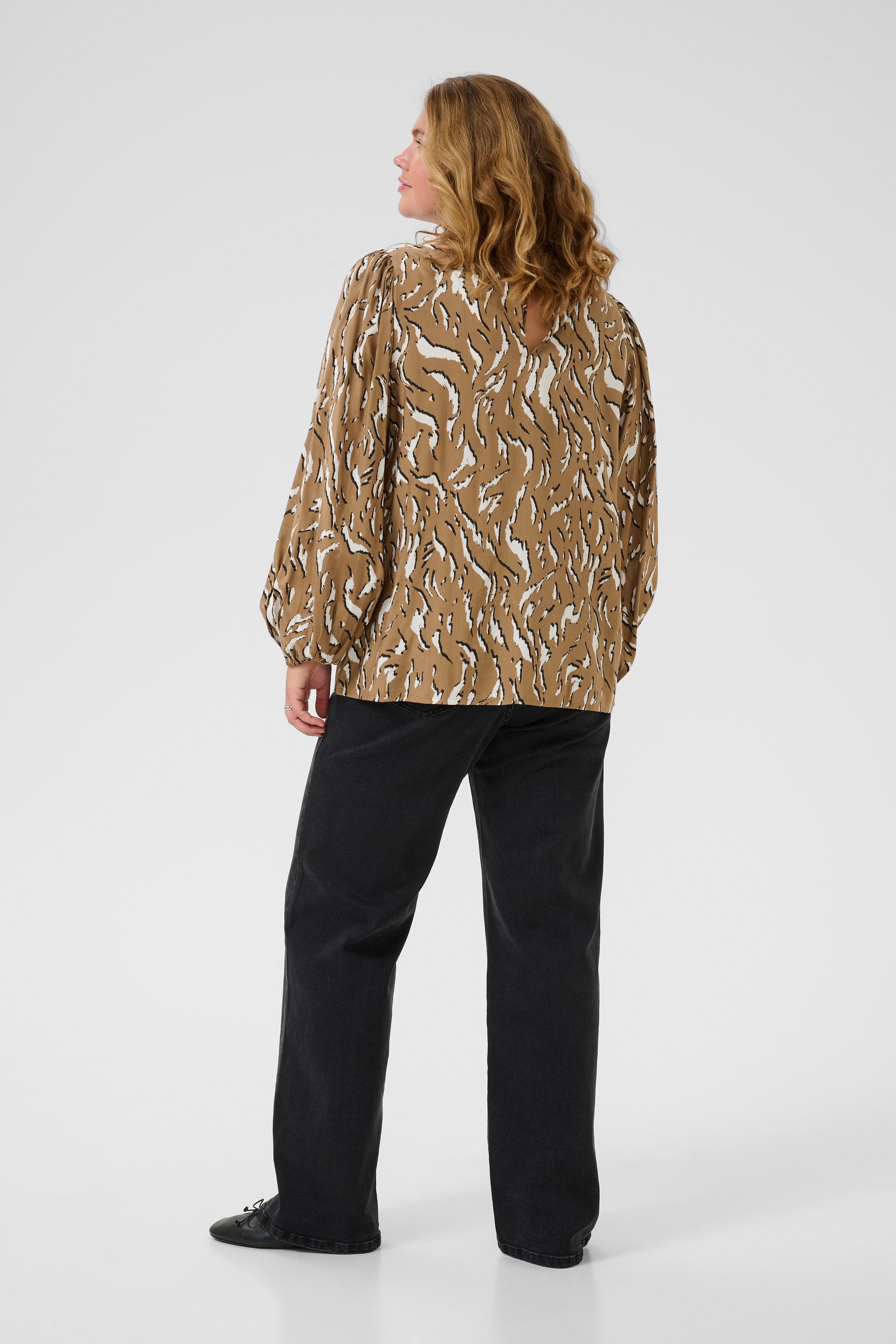 KCmilina Blouse LOOKBOOK FRONT 10583607-108271