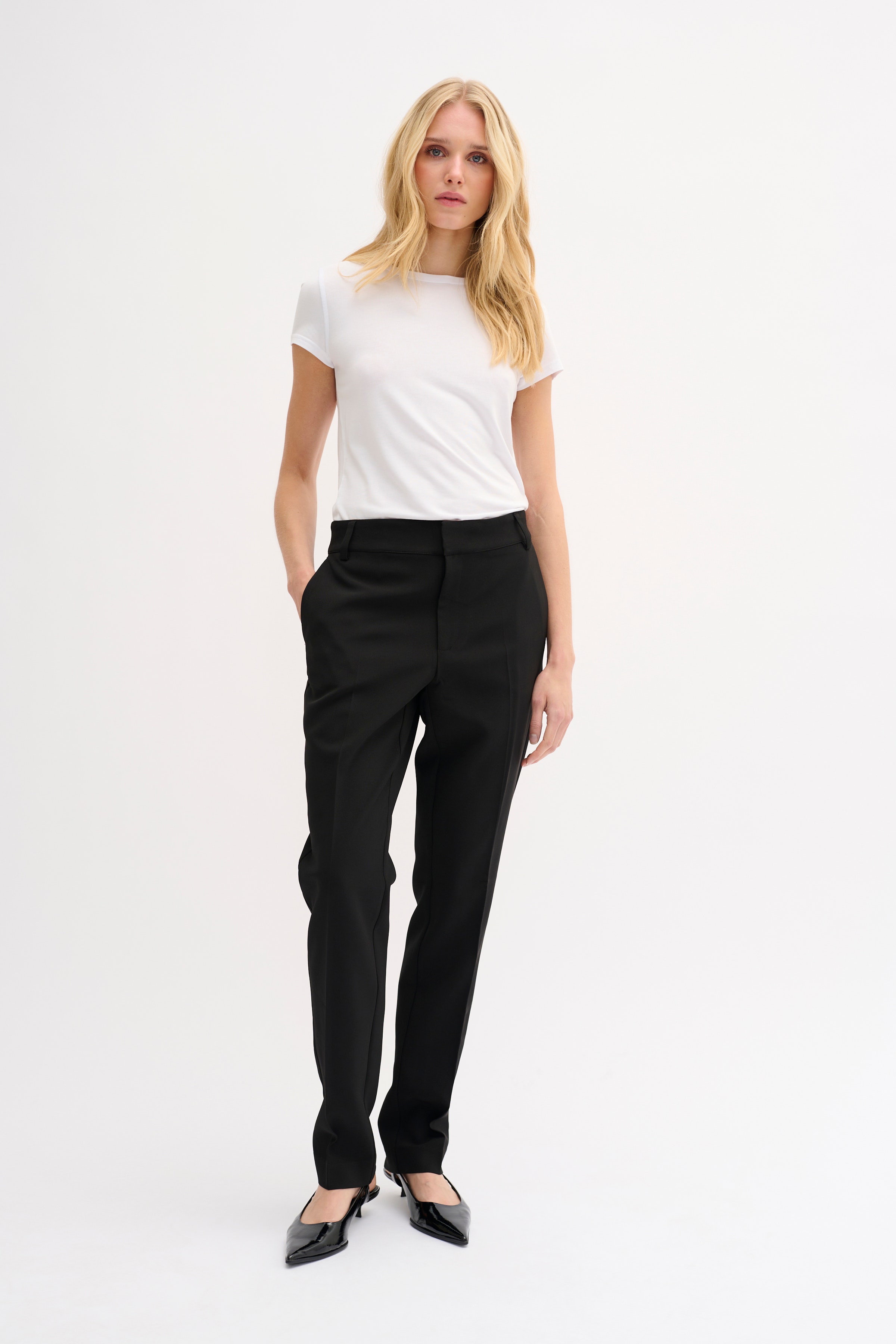 26 THE TAILORED STRAIGHT PANT LOOKBOOK FRONT 10704221-100031