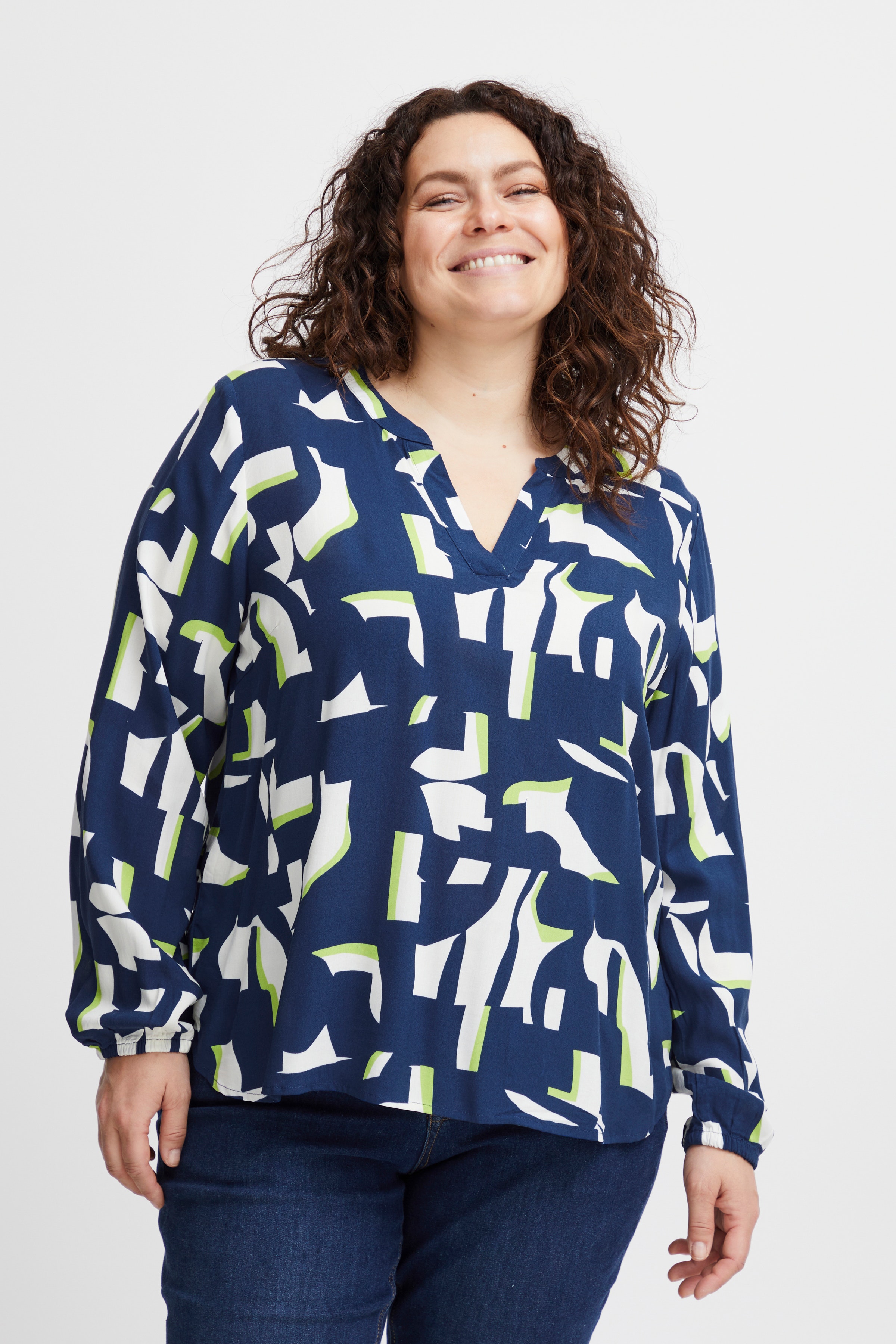 Kortermet bluse LOOKBOOK FRONT 20612537-202637