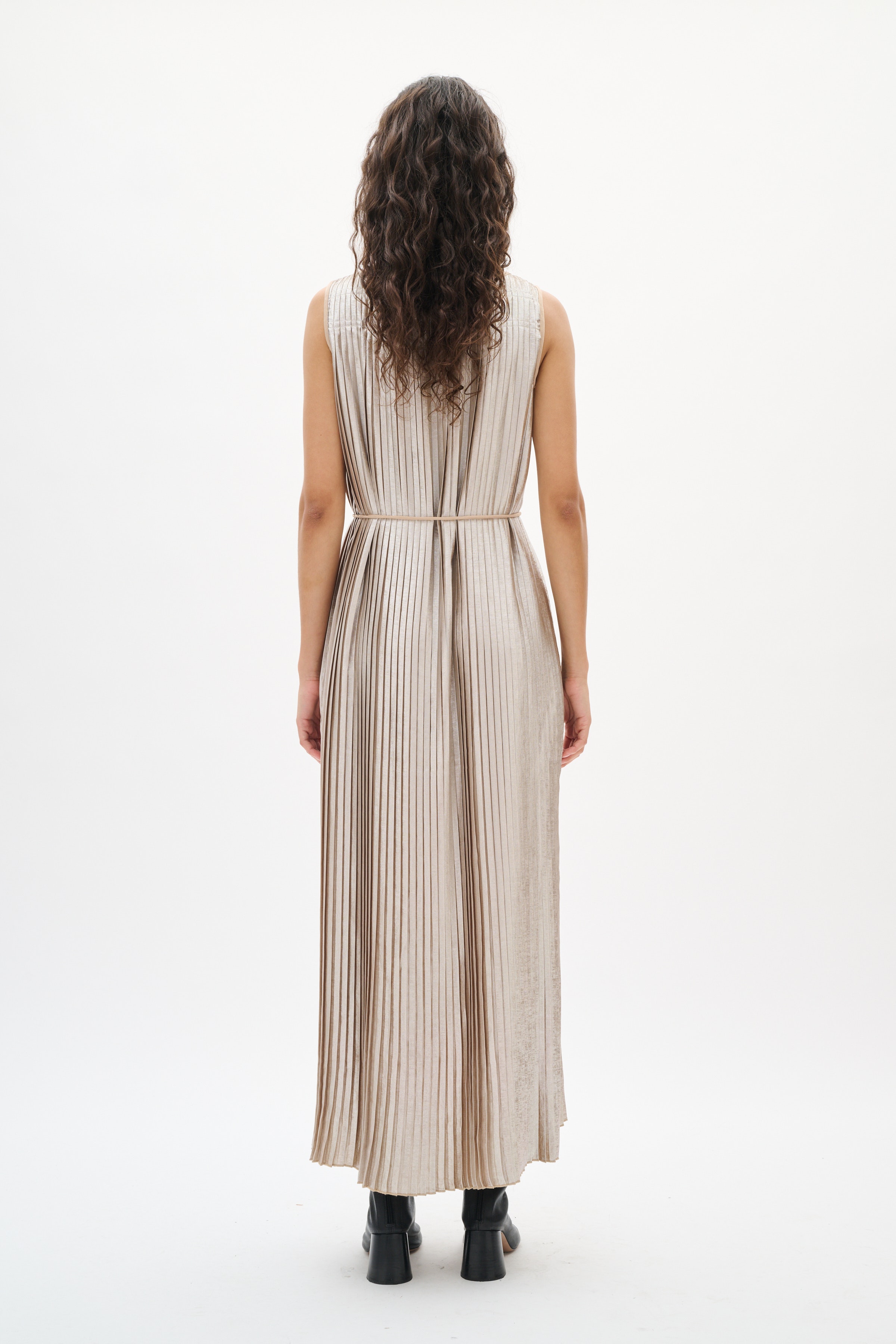 FUTUREIW Dress LOOKBOOK BACK 30112021-145002