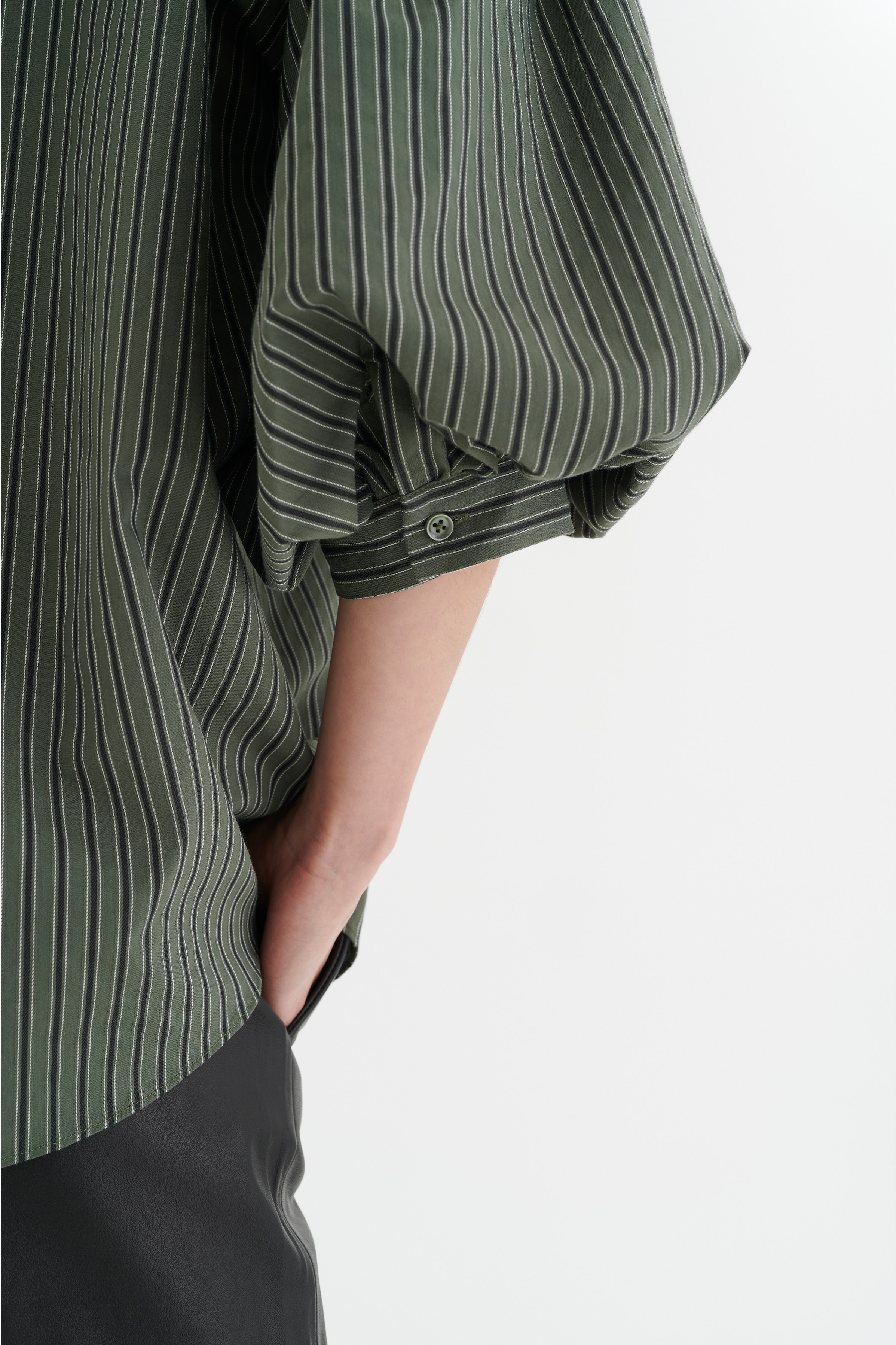 YokoIW Shirt  LOOKBOOK DETAIL 30106414-300820