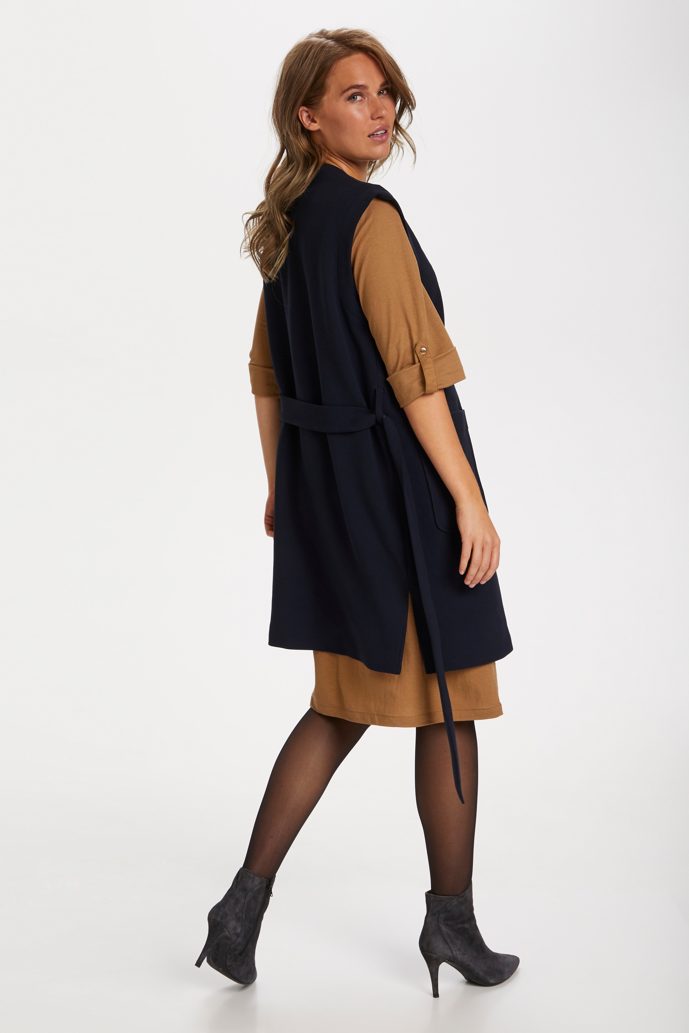 EnricaSZ Vest

 LOOKBOOK BACK 30510957-193713