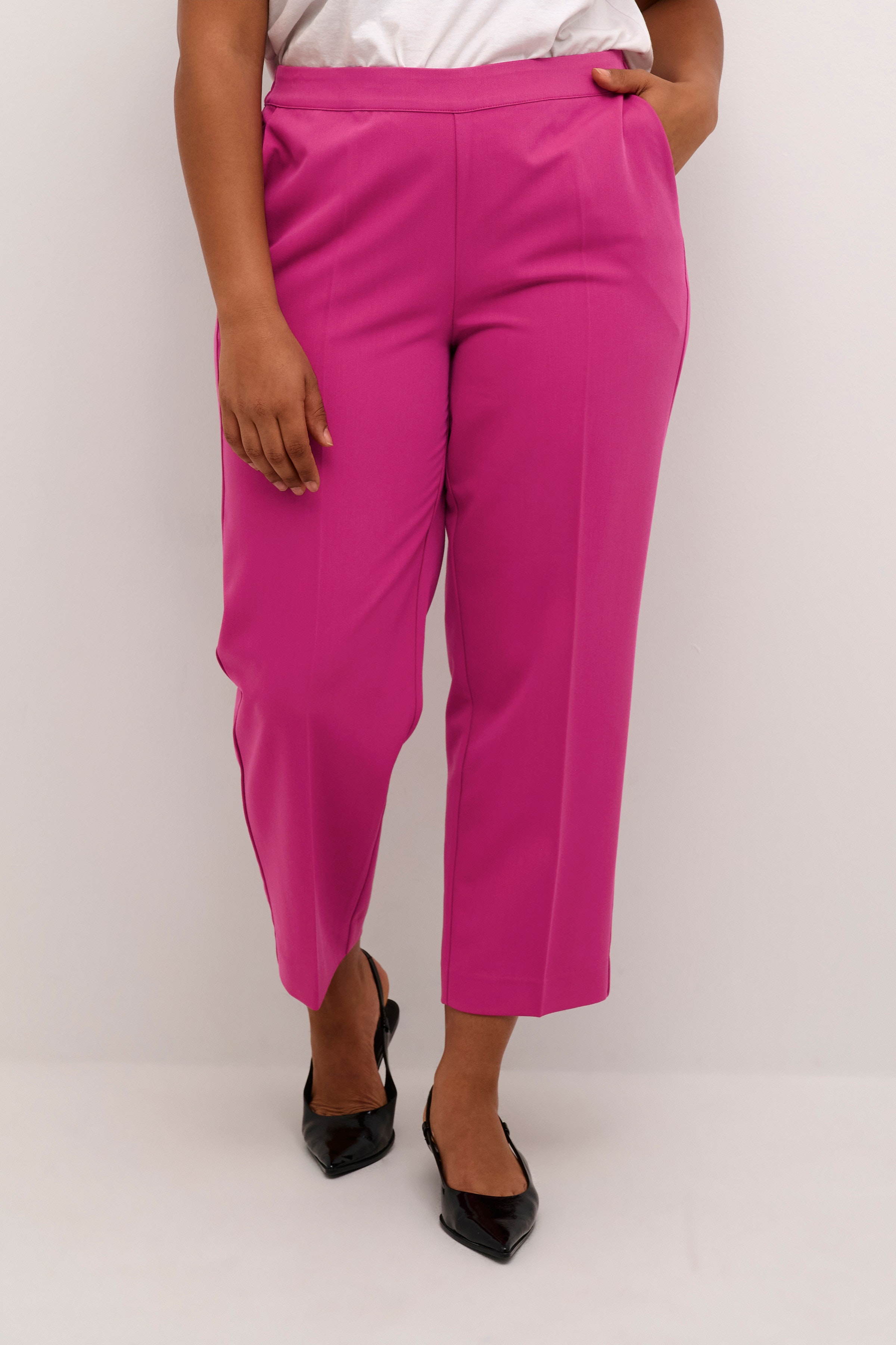 KCsakira Cropped Trousers LOOKBOOK FRONT 10580650-192434