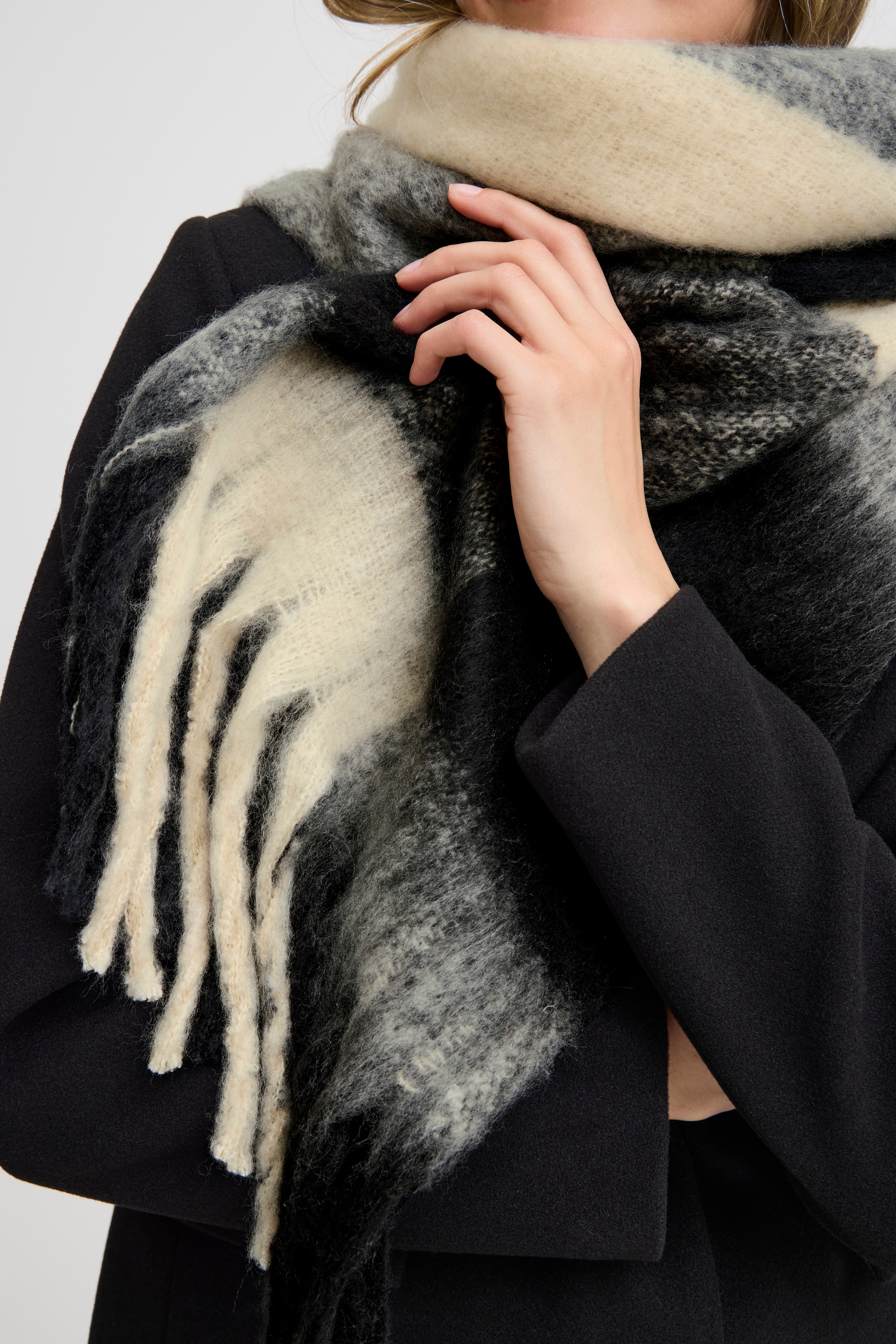 FRWINDY Skjerf LOOKBOOK FRONT 20614620-200115