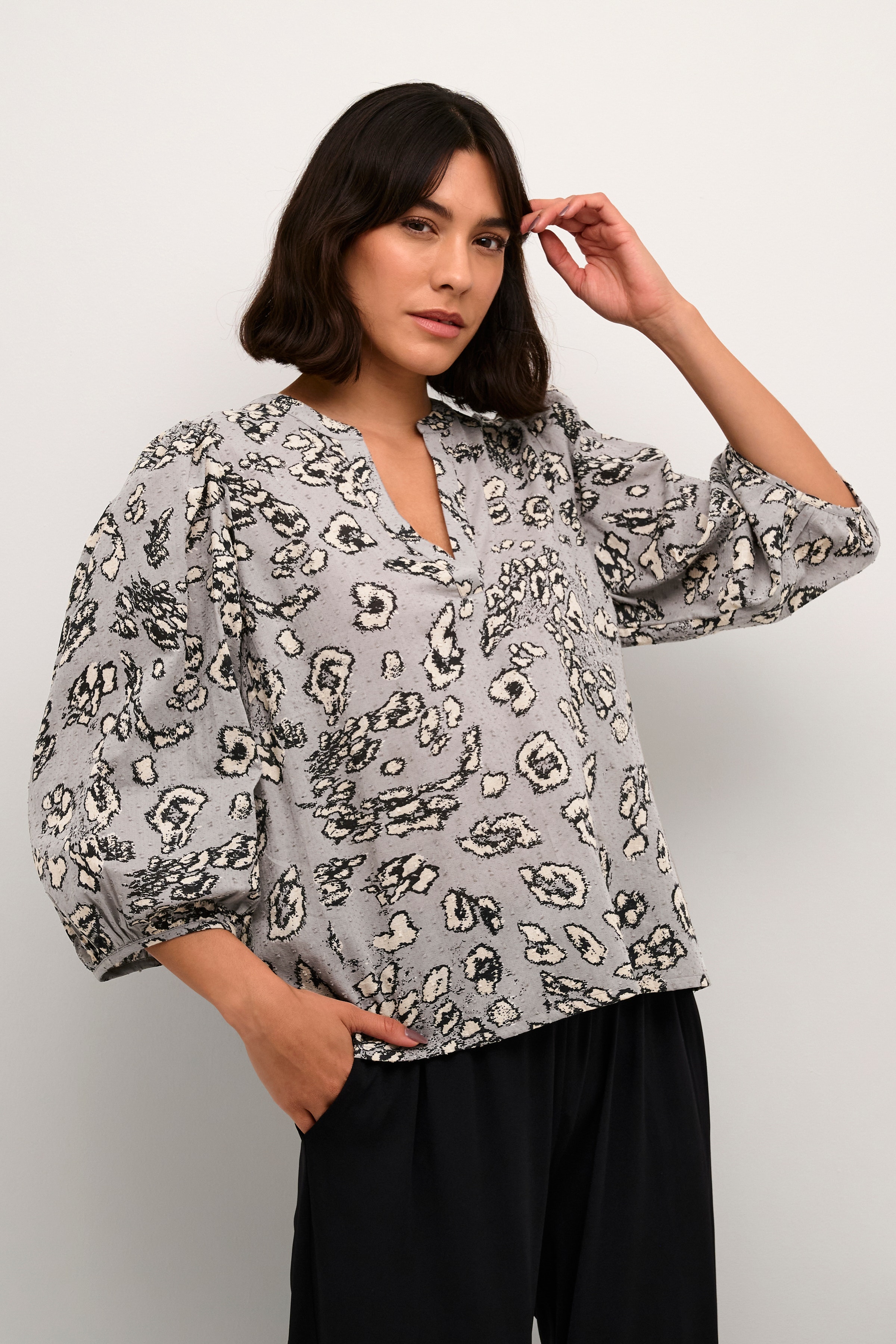 KAliga Blouse LOOKBOOK FRONT 10508924-106201