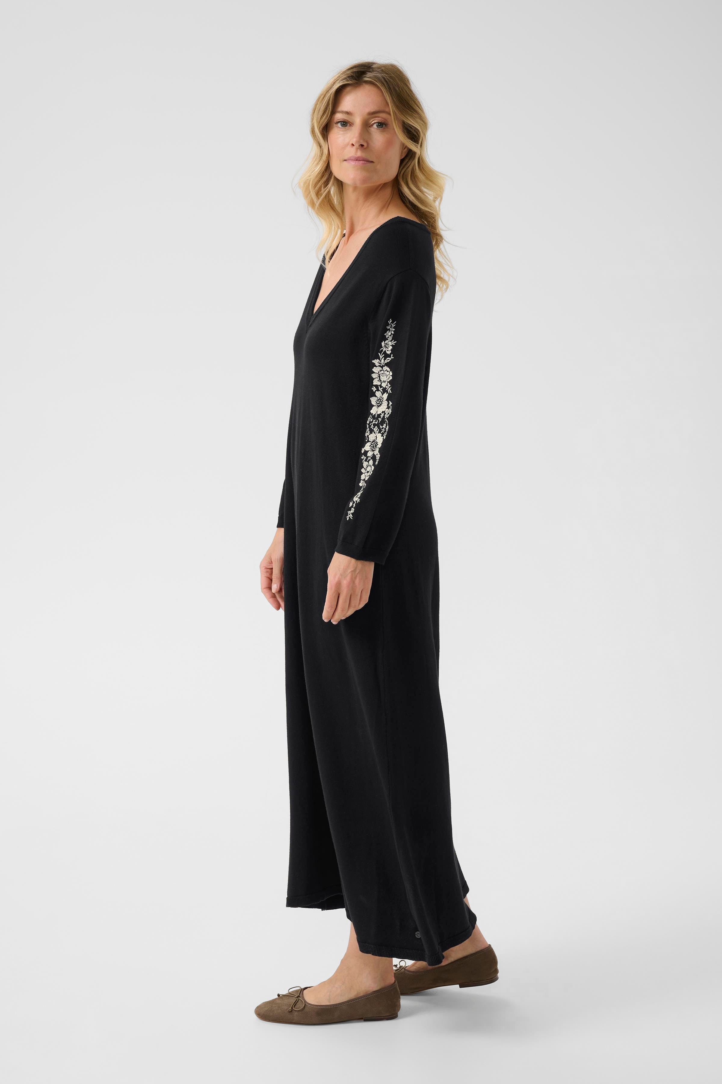 CRVillea Kleid LOOKBOOK FRONT 10614349-100120