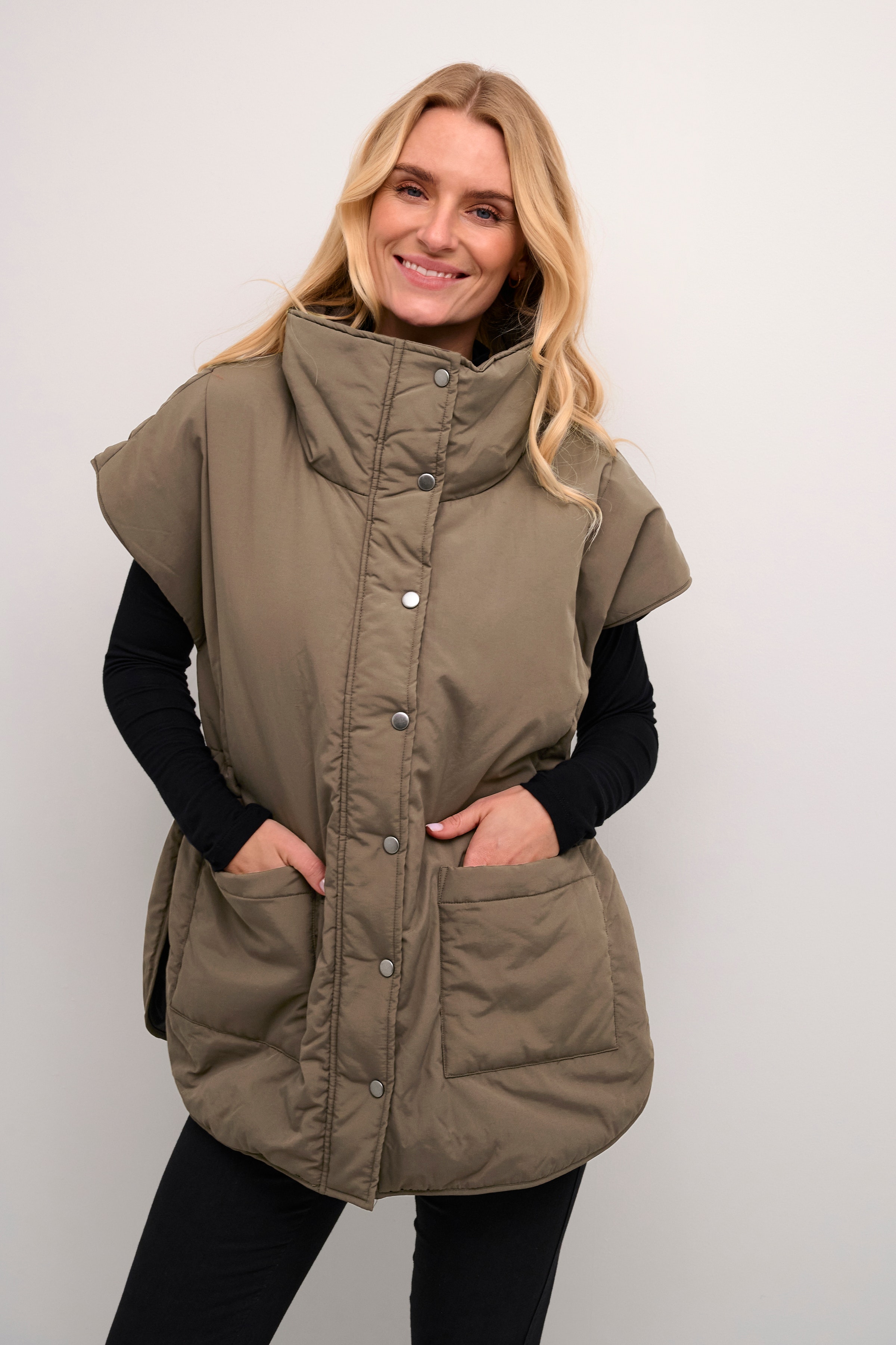 KAmelani Warm vest LOOKBOOK FRONT 10508996-190810