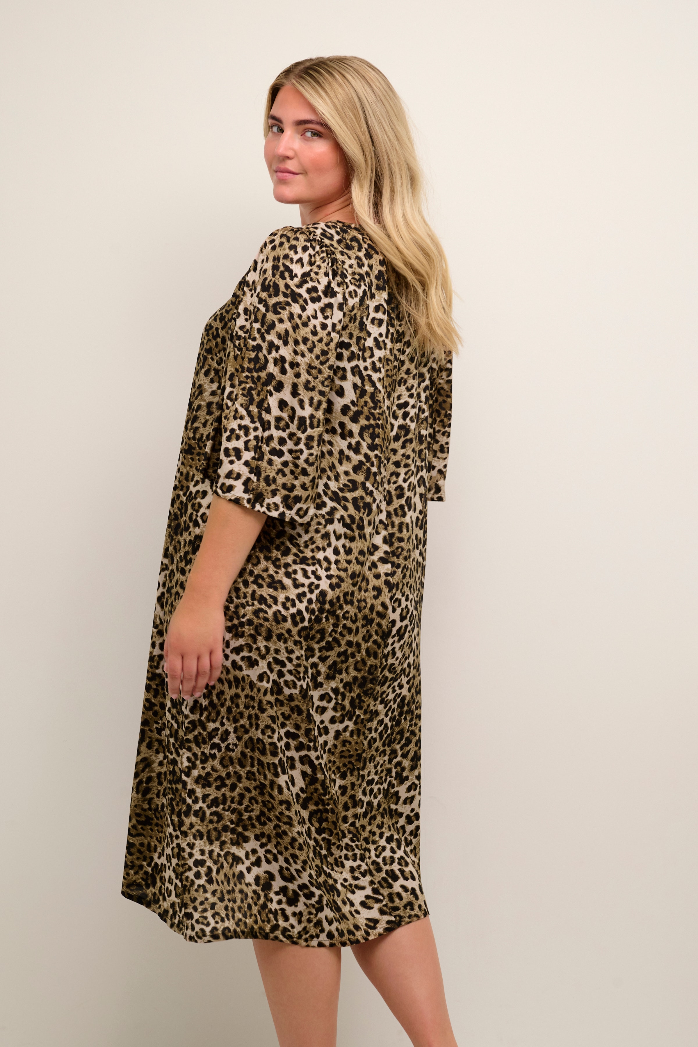KCleonia Leopard Klänning LOOKBOOK BACK 10581503-104268