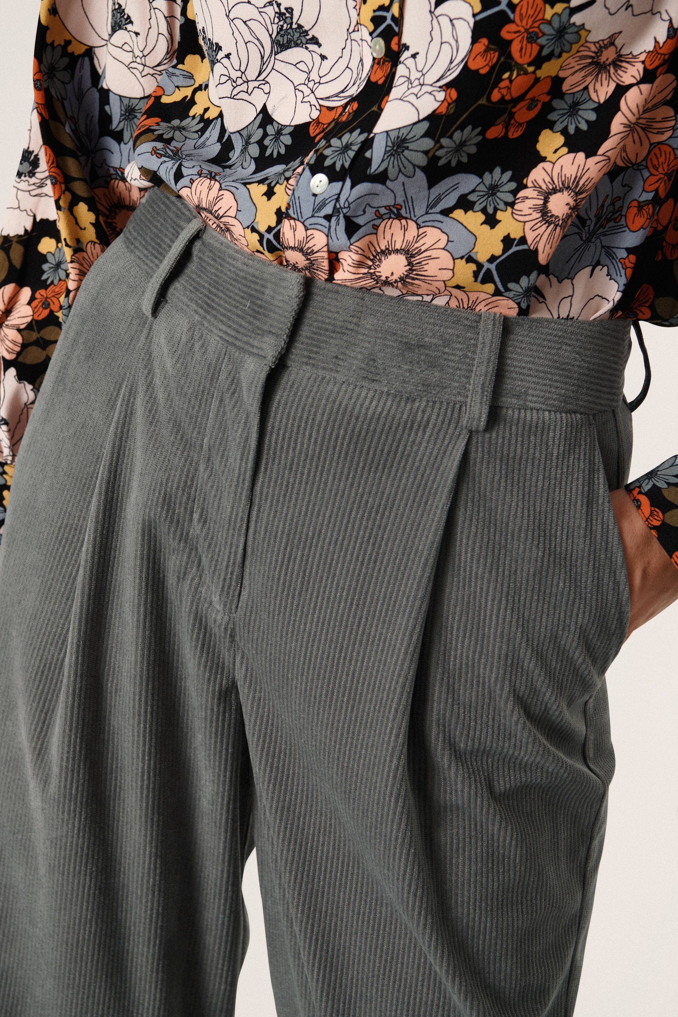 SLForrest Hose LOOKBOOK DETAIL 30406309-185105