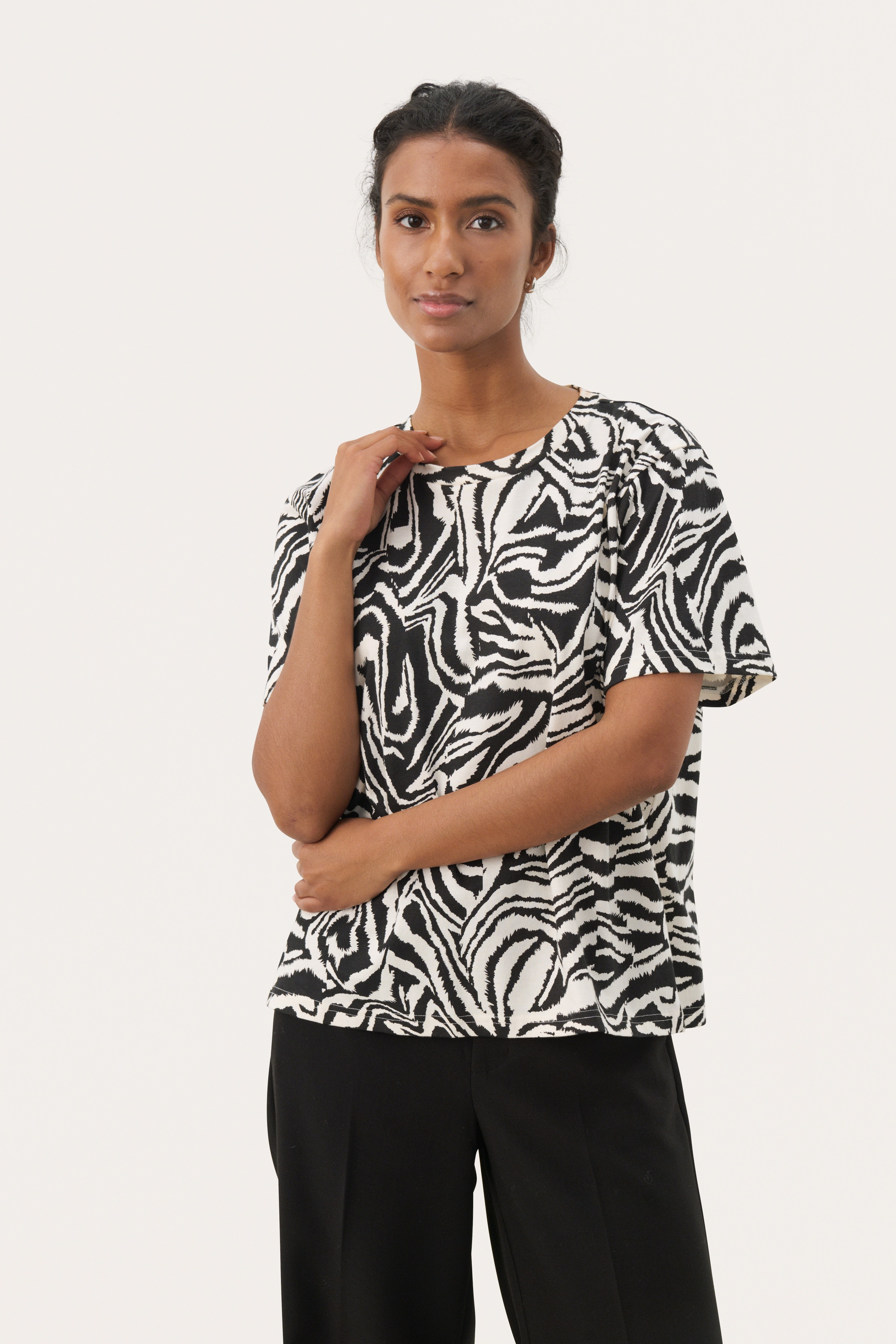 NahidPW T-shirt LOOKBOOK FRONT 30309873-303965