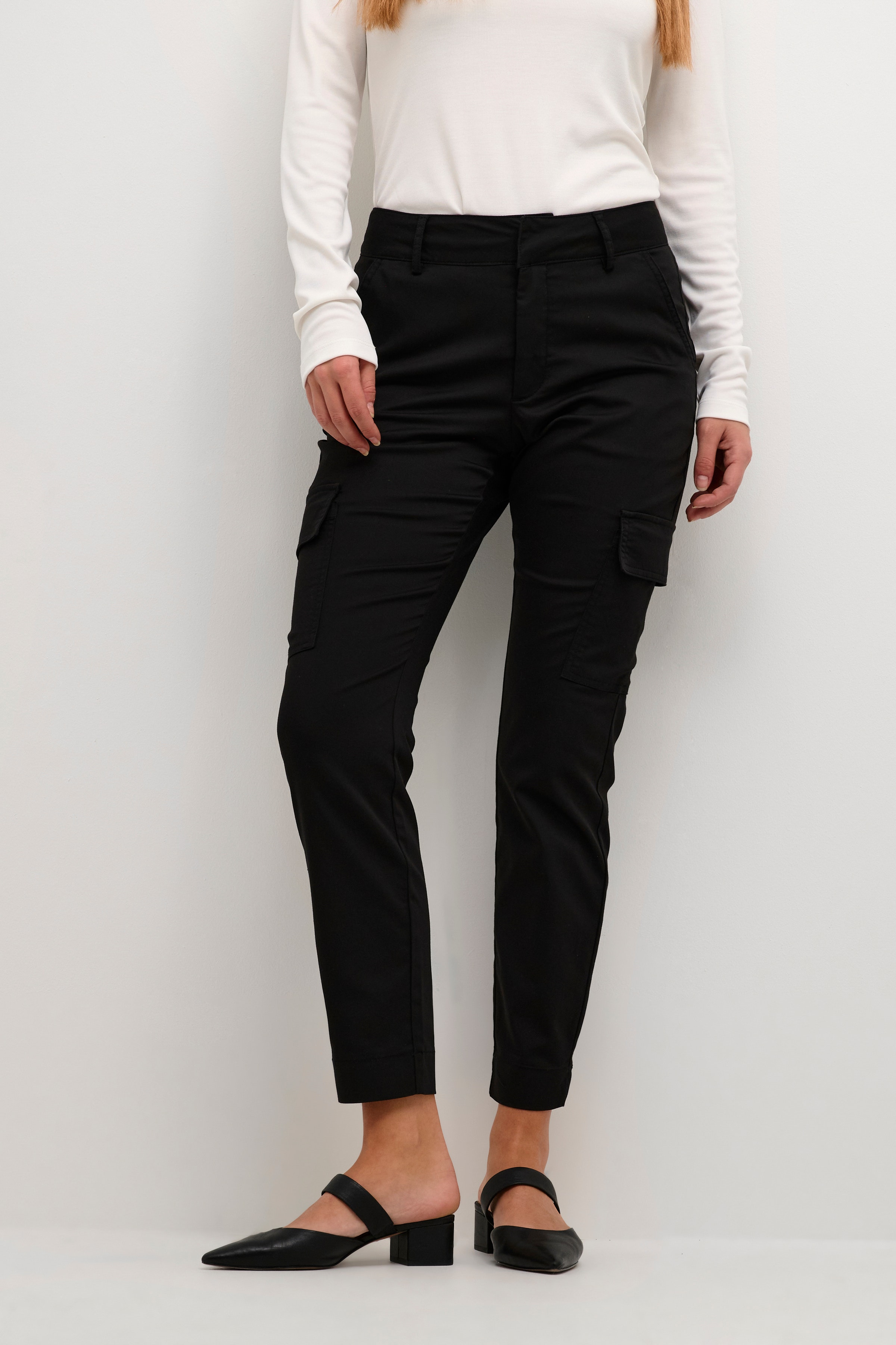 KAlea Pocket Pants LOOKBOOK FRONT 10507855-100121