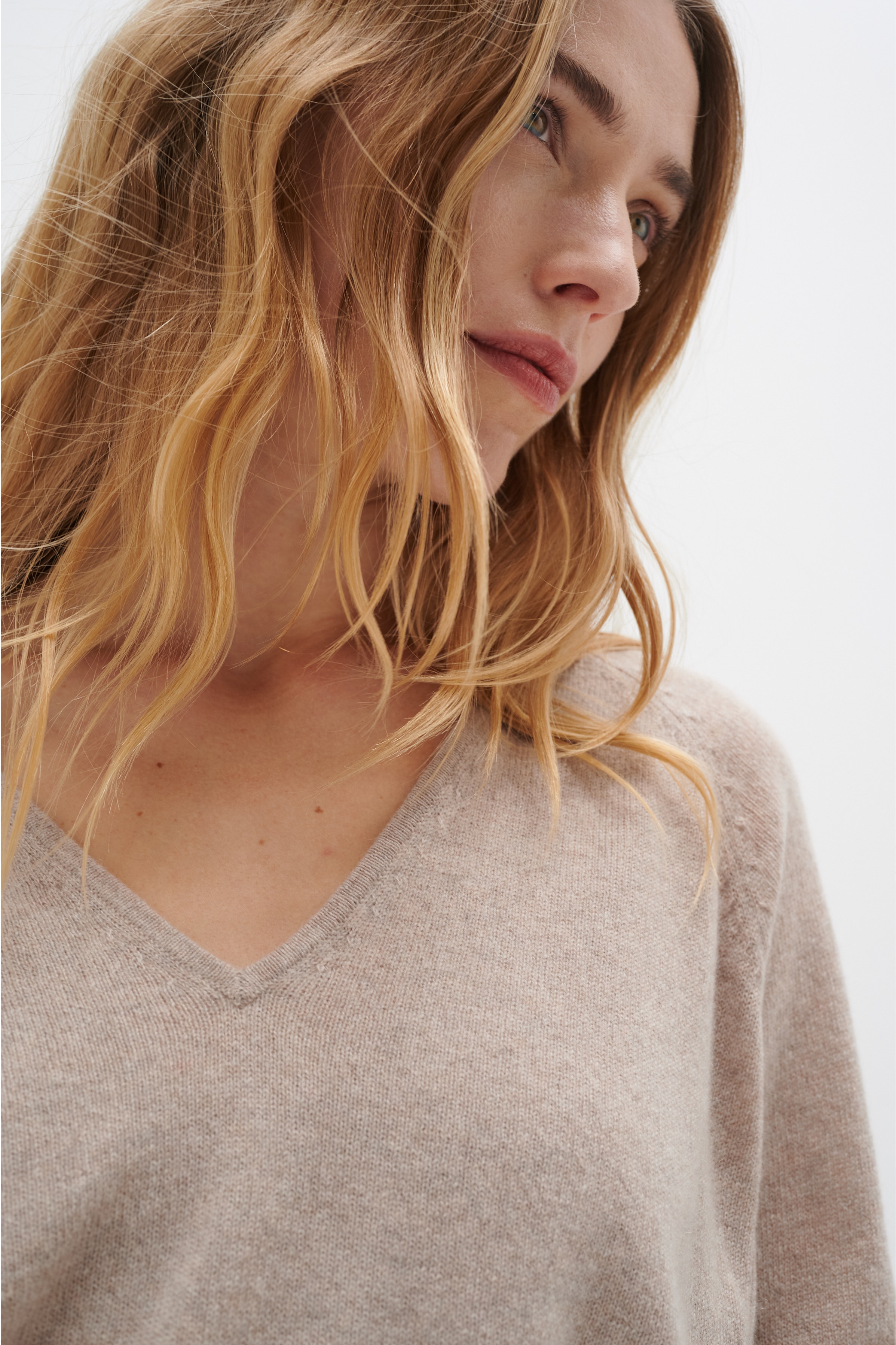 Lukka V-neck Kasjmier Pullover LOOKBOOK DETAIL 30104240-10110