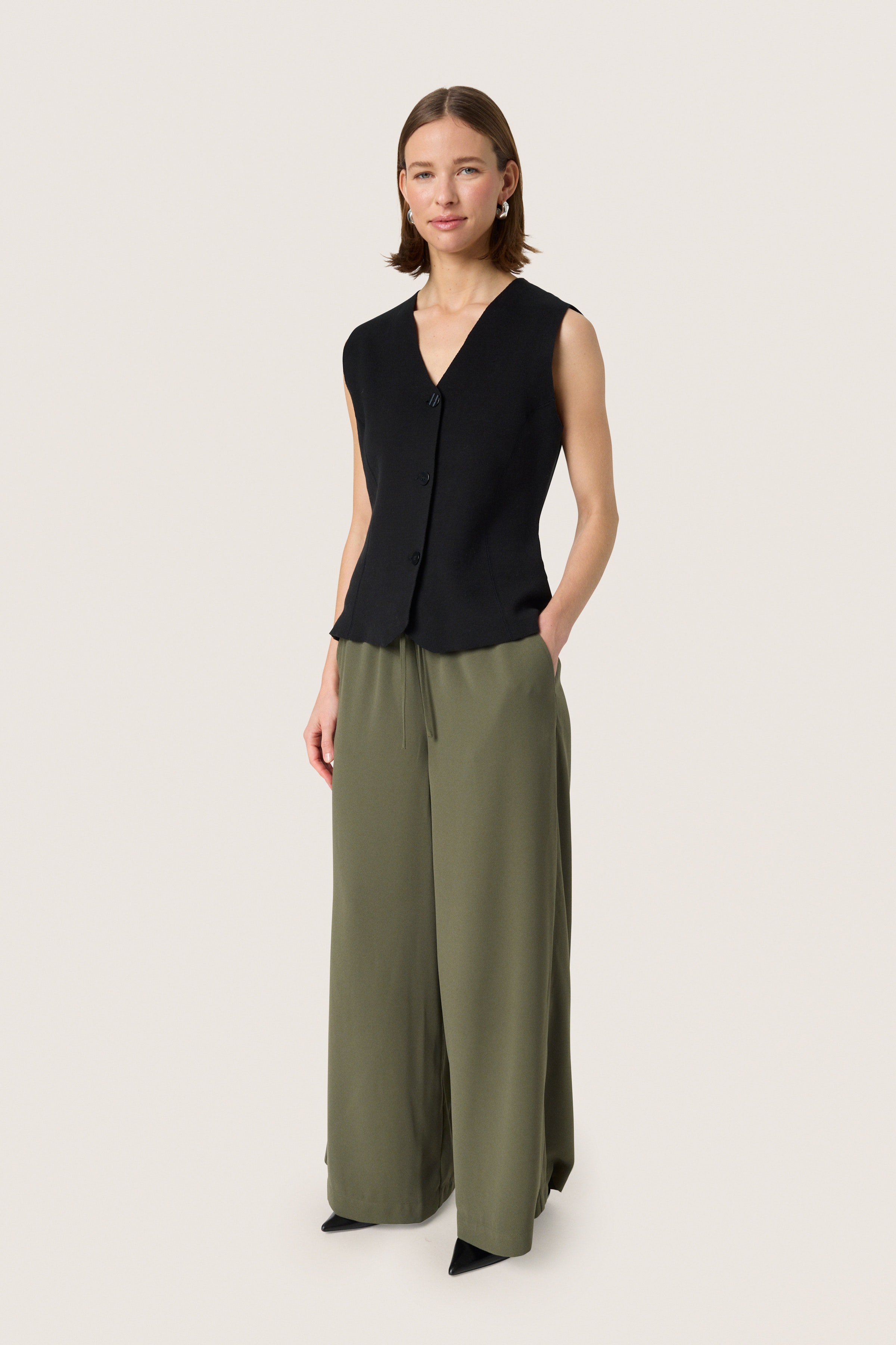 SLShirley Trousers LOOKBOOK FRONT 30408448-190511