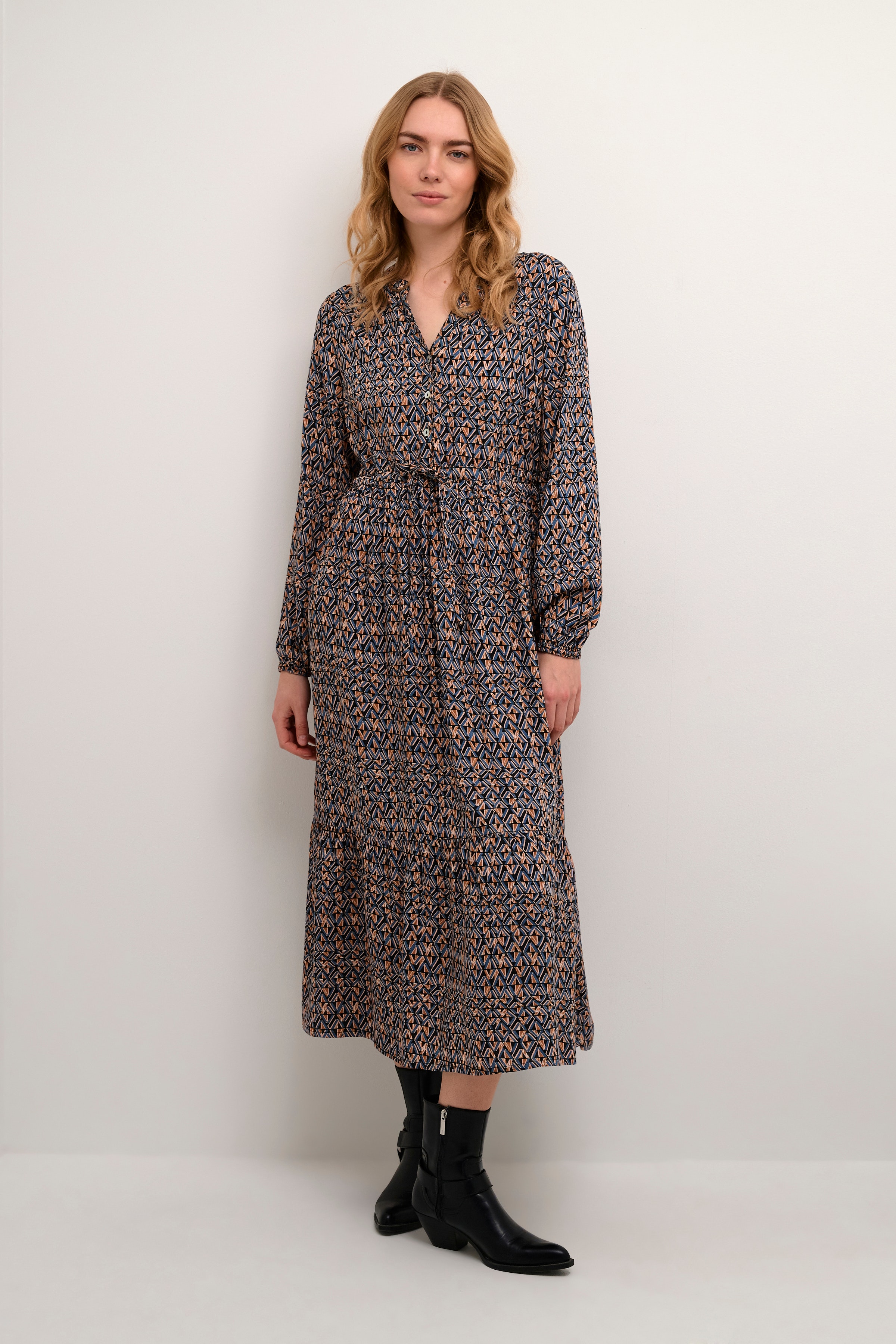 CRTiah Kleid LOOKBOOK FRONT 10611932-104952