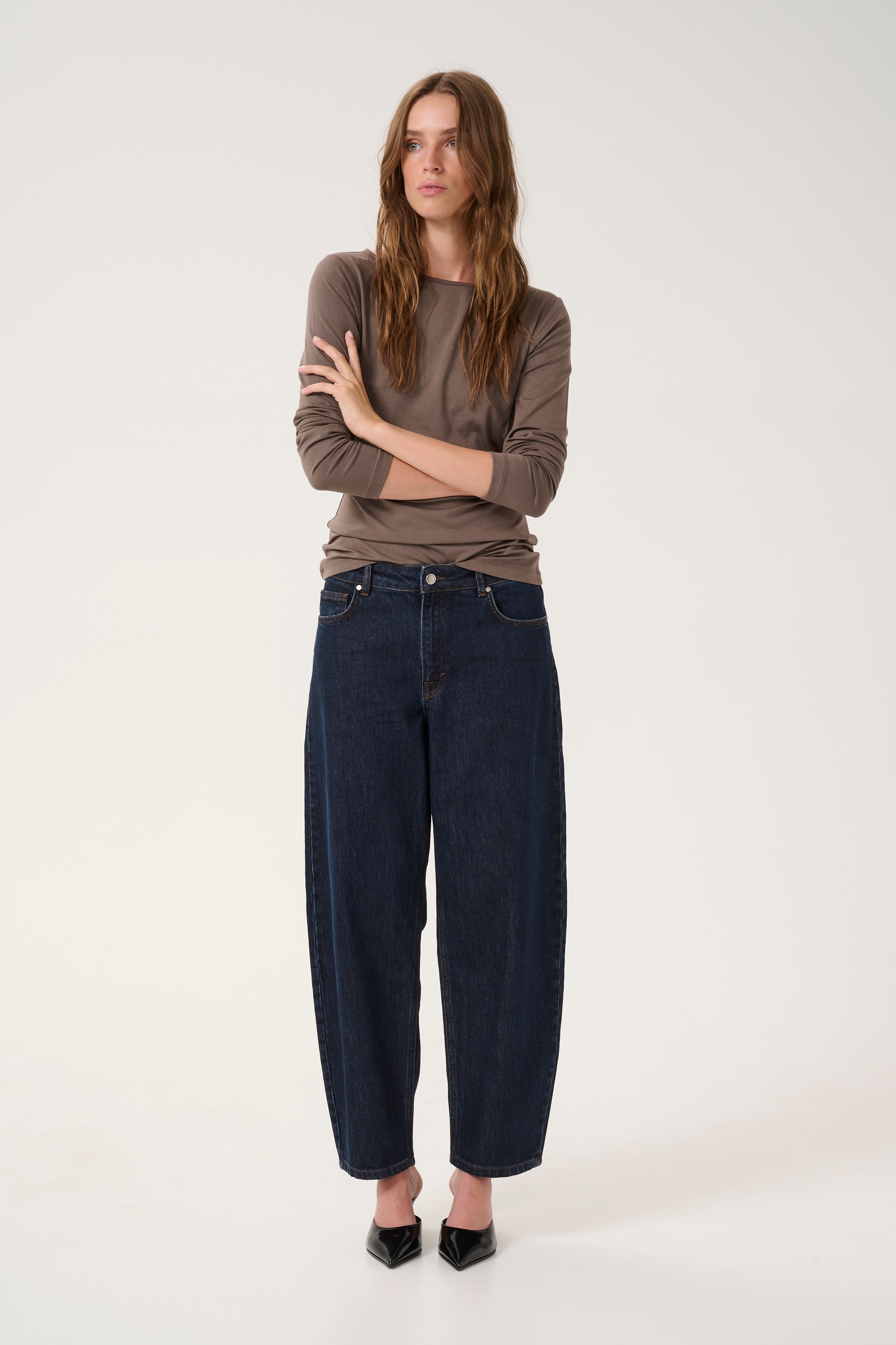 BalooMW Barrel Jeans LOOKBOOK FRONT 10705092-100067