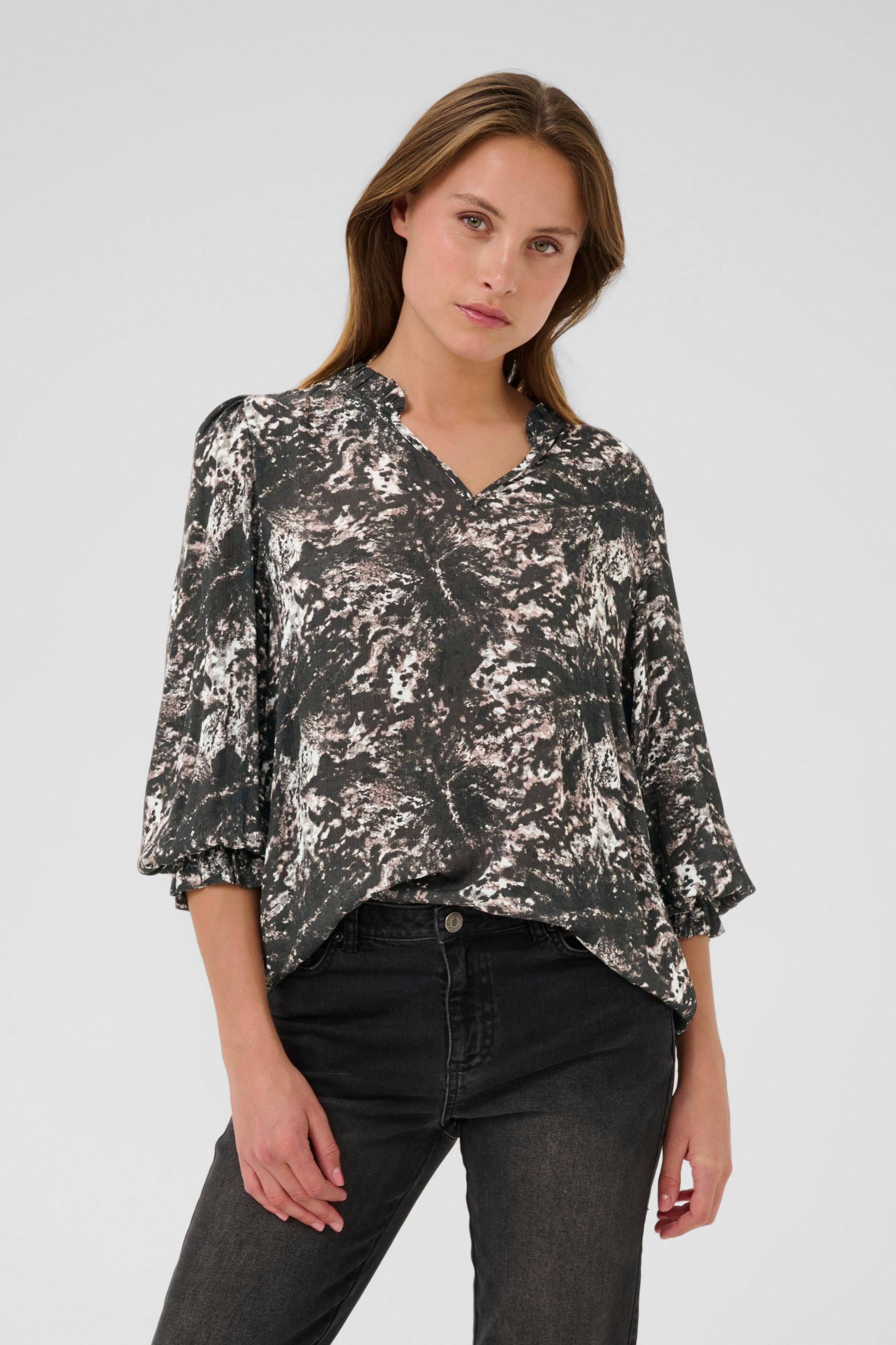 KAlinda Bluse LOOKBOOK FRONT 10510742-108203