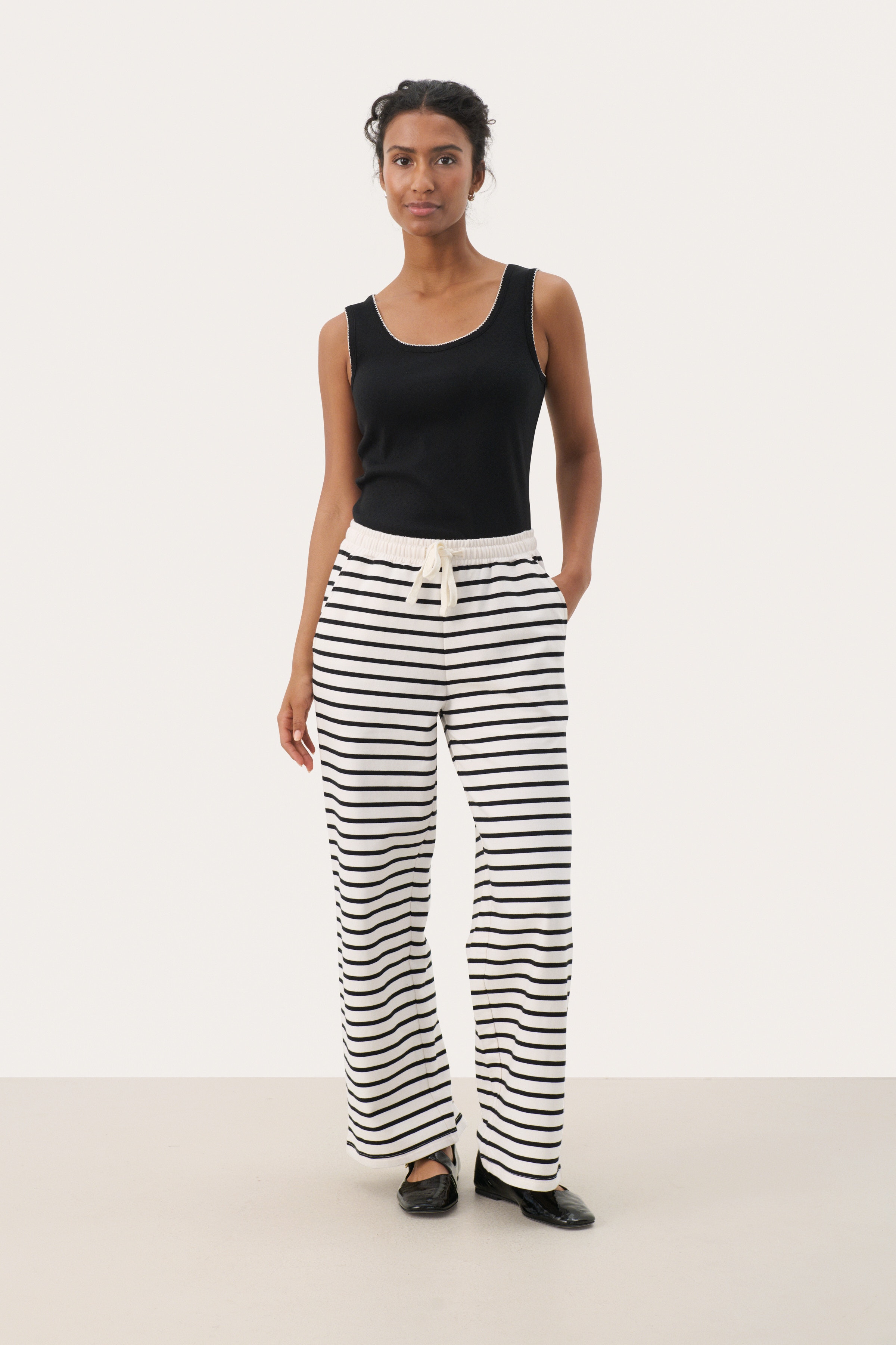 TyraPW Byxor LOOKBOOK FRONT 30309842-303971