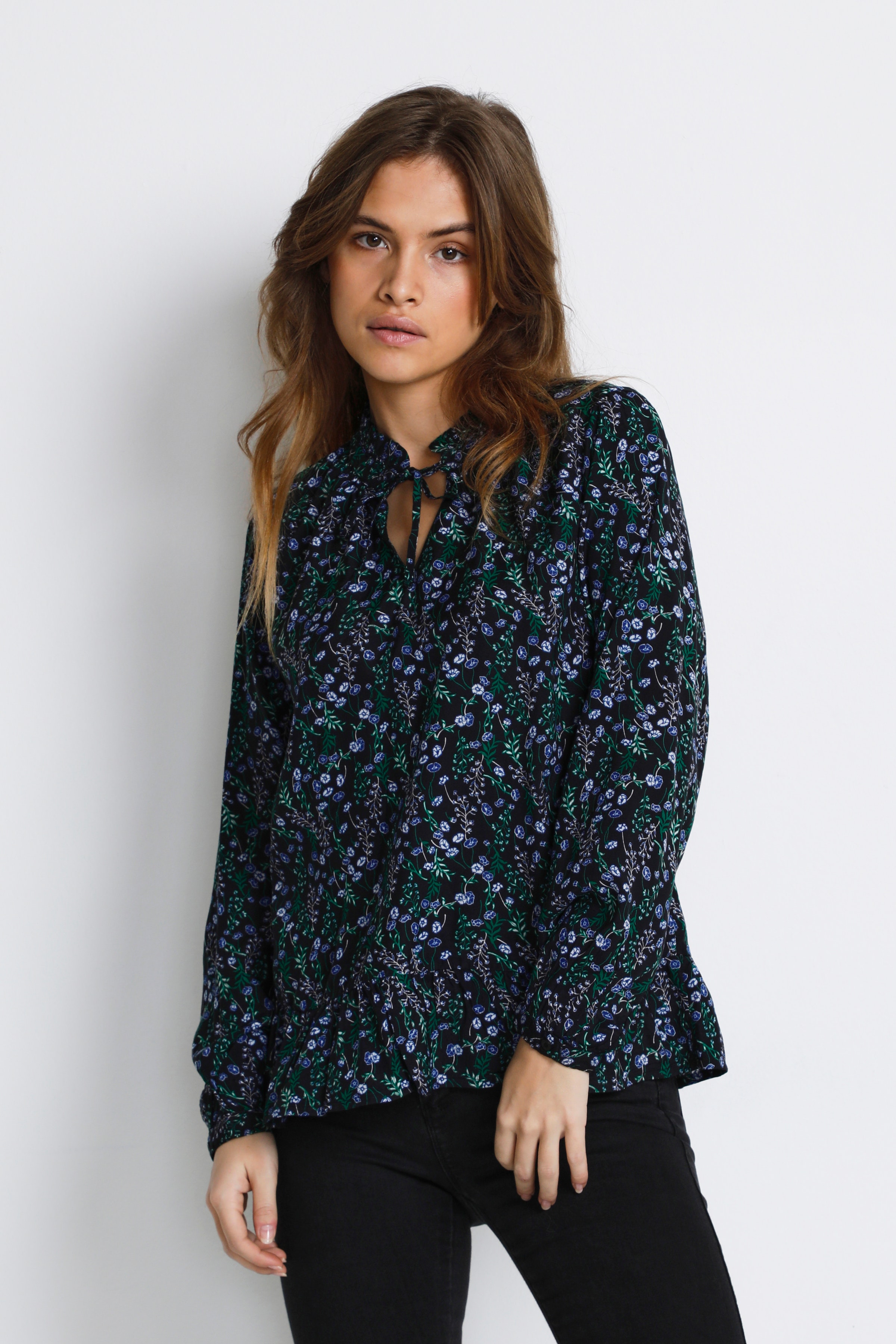 KAlynn Blouse with long sleeve LOOKBOOK FRONT 10552017-103296