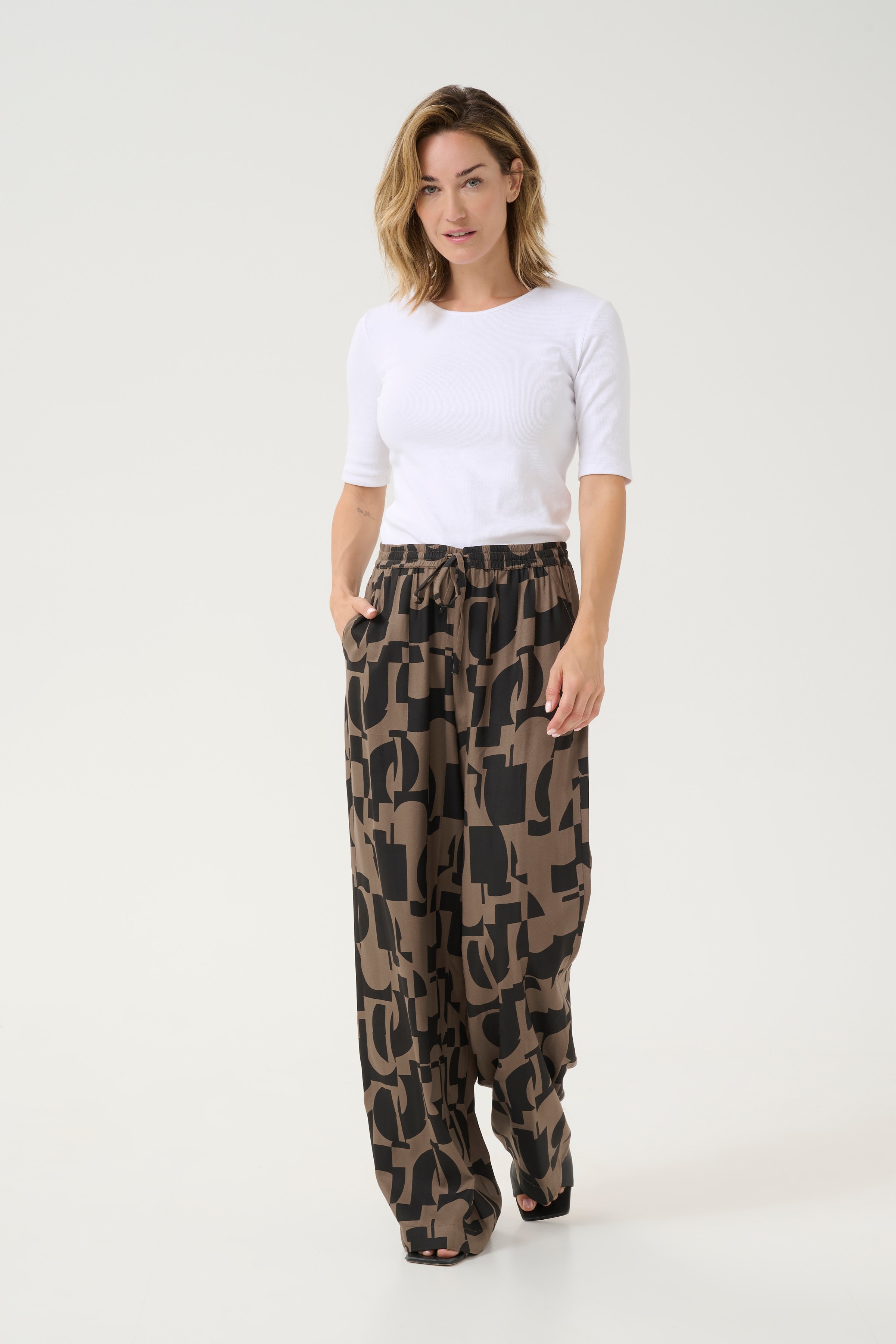 BPzia Trousers LOOKBOOK FRONT 10590749-106735B