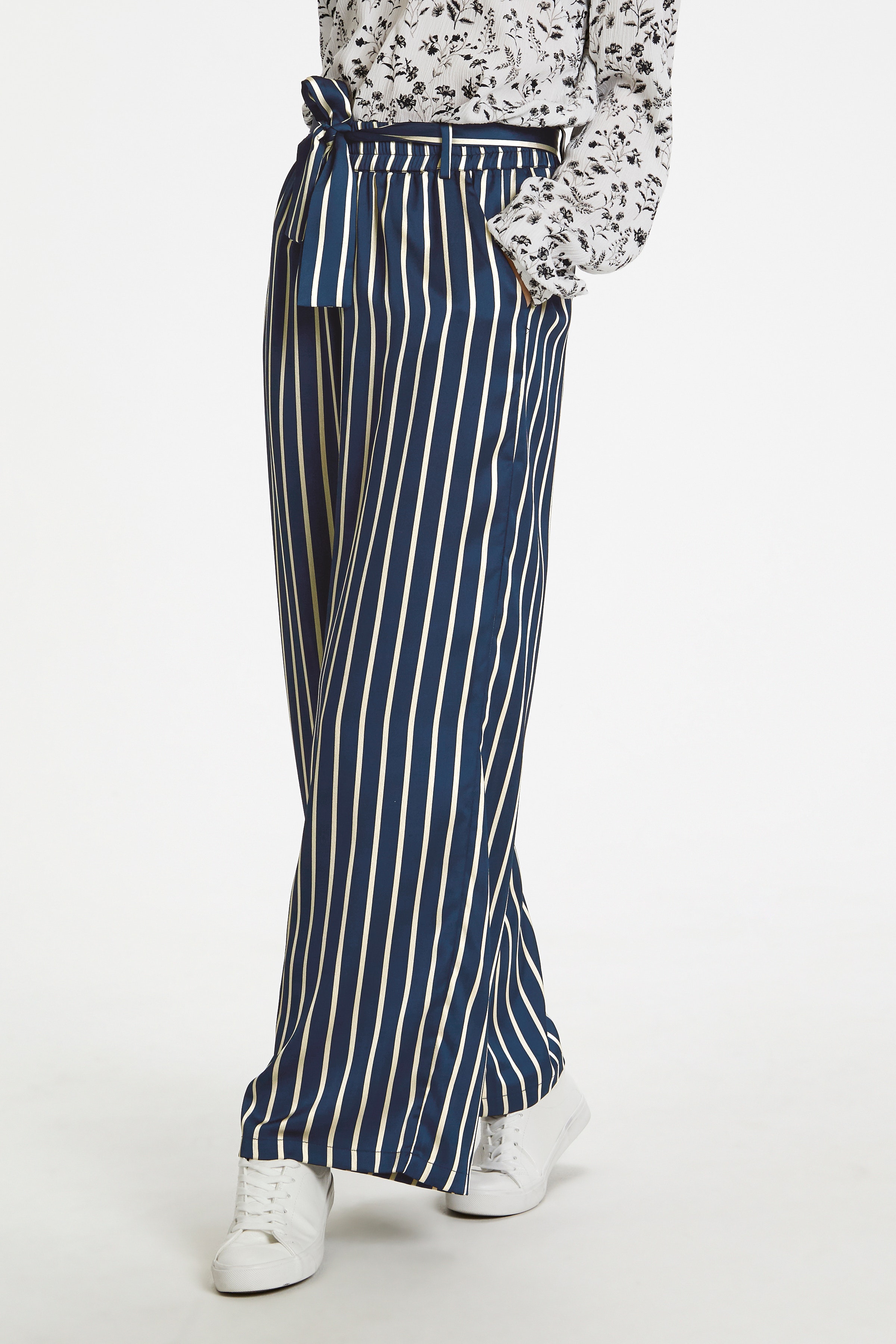 Pants Suiting LOOKBOOK FRONT 10503969-52737