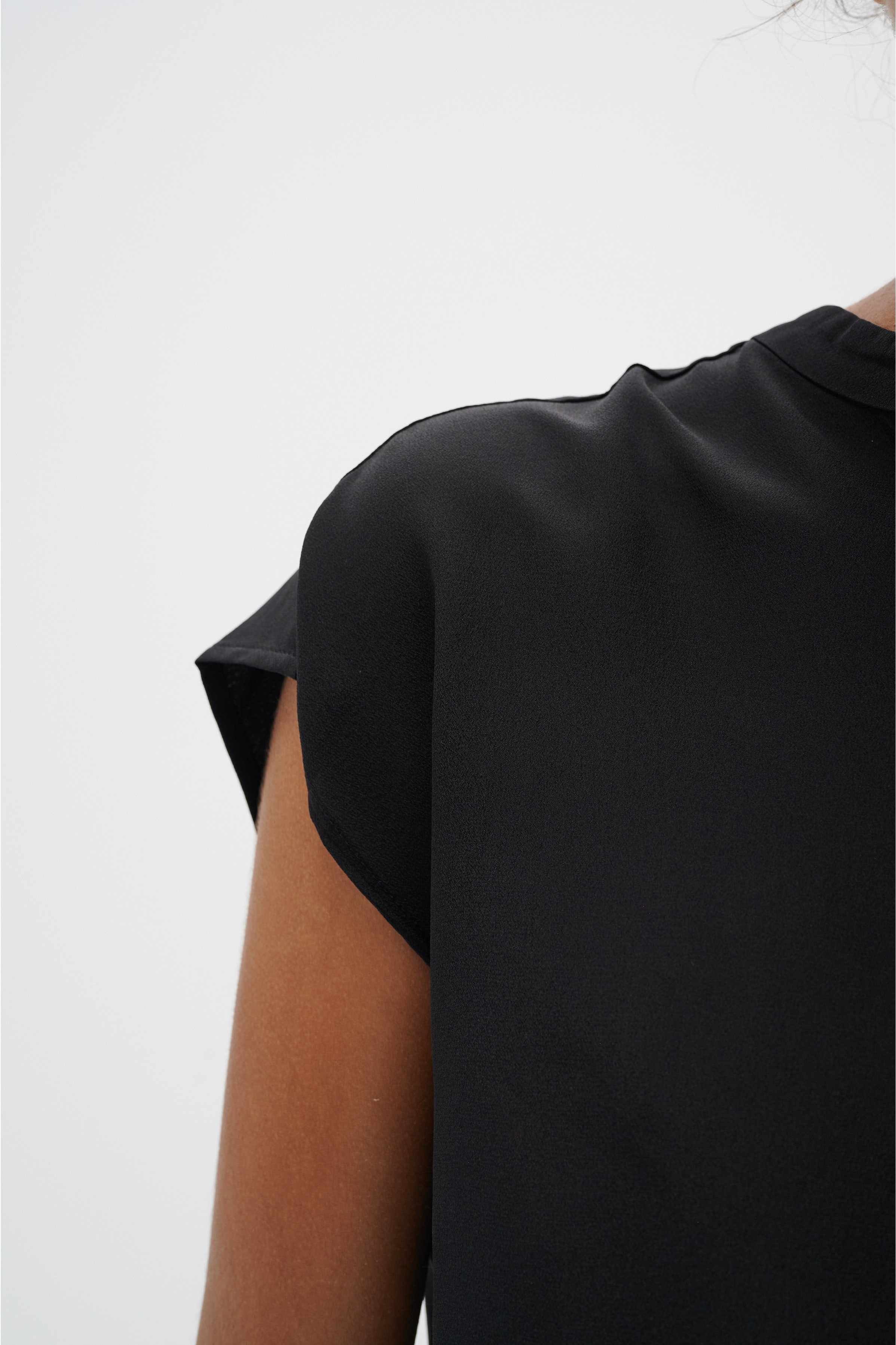 Lucie Top LOOKBOOK DETAIL 30104239-10050