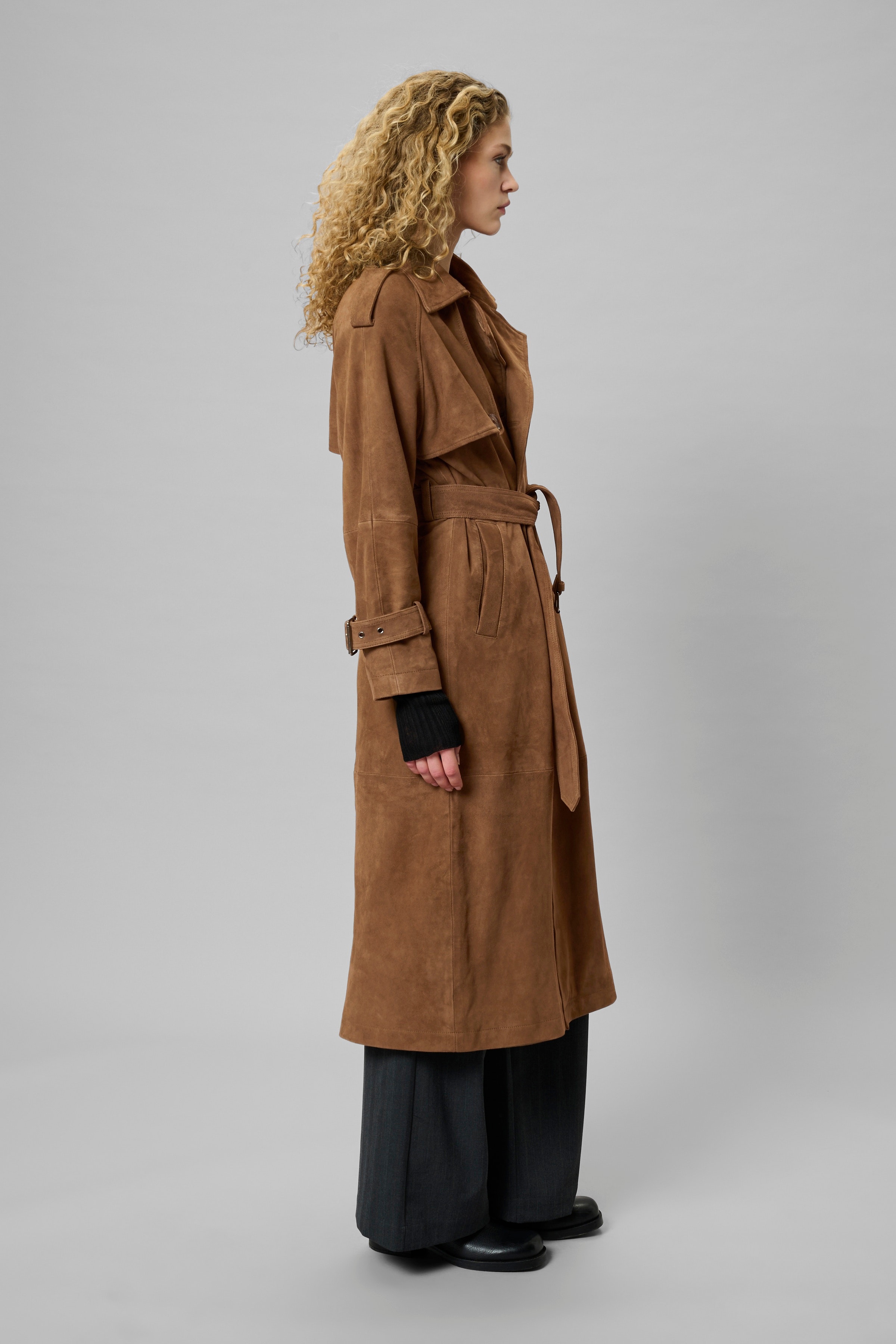 TaraMW Suède trenchcoat LOOKBOOK FRONT 10704830-108673