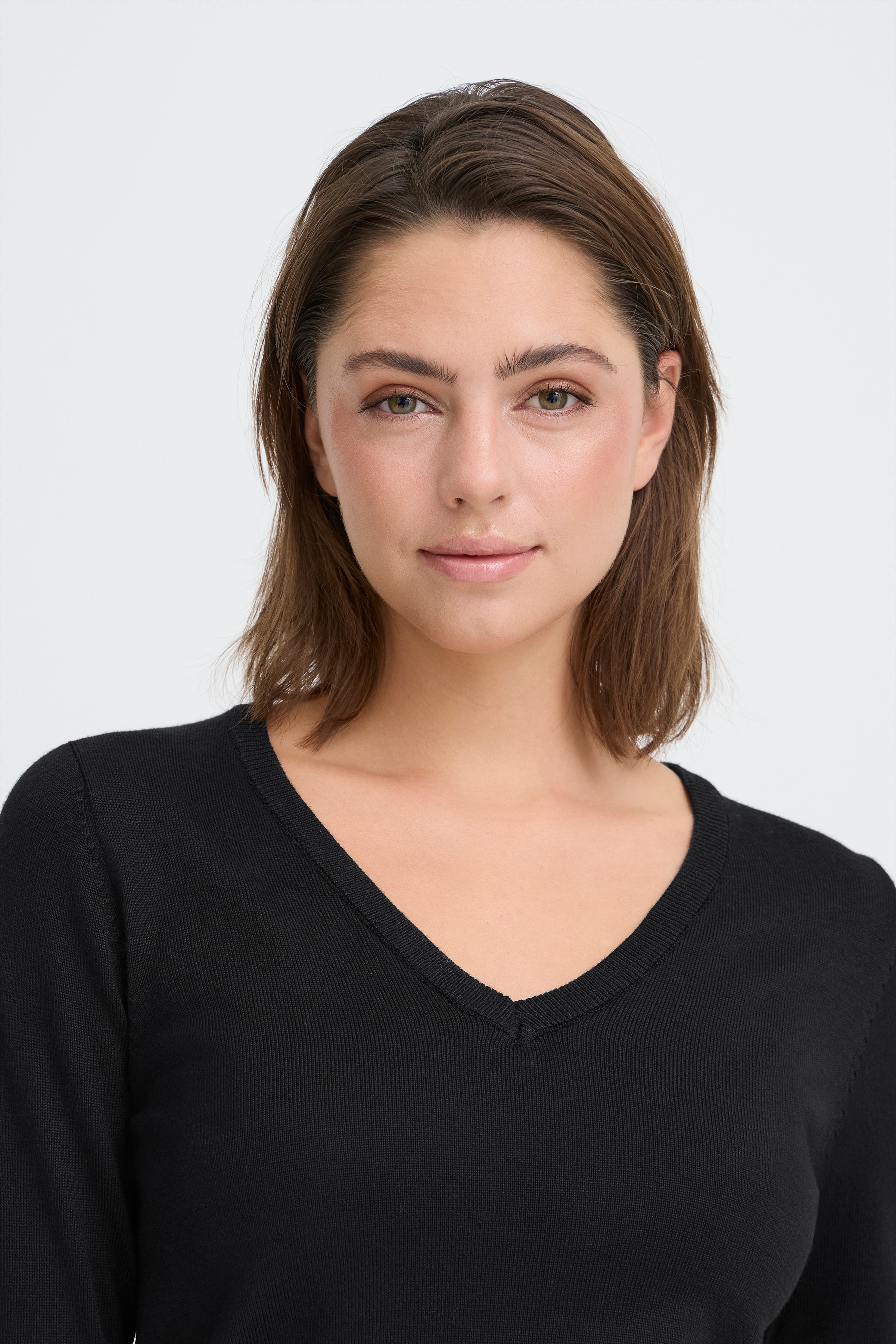 IHLULS V-Neck Pullover LOOKBOOK DETAIL 20125815-194008