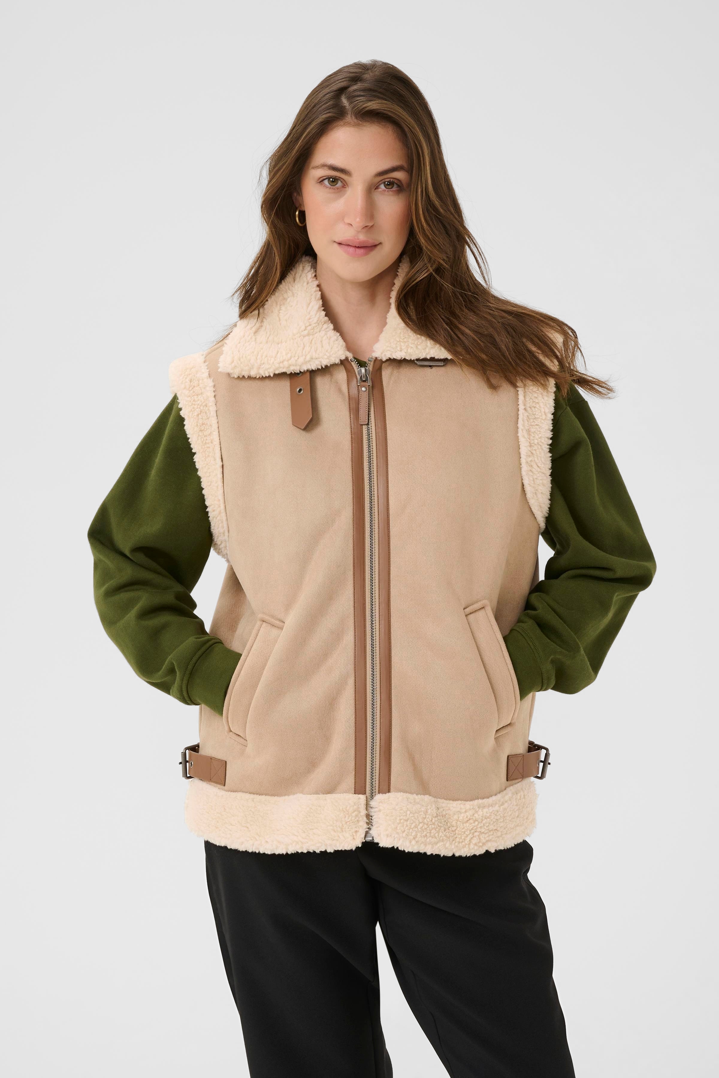 CRUma Warme Weste LOOKBOOK FRONT 10614264-161407