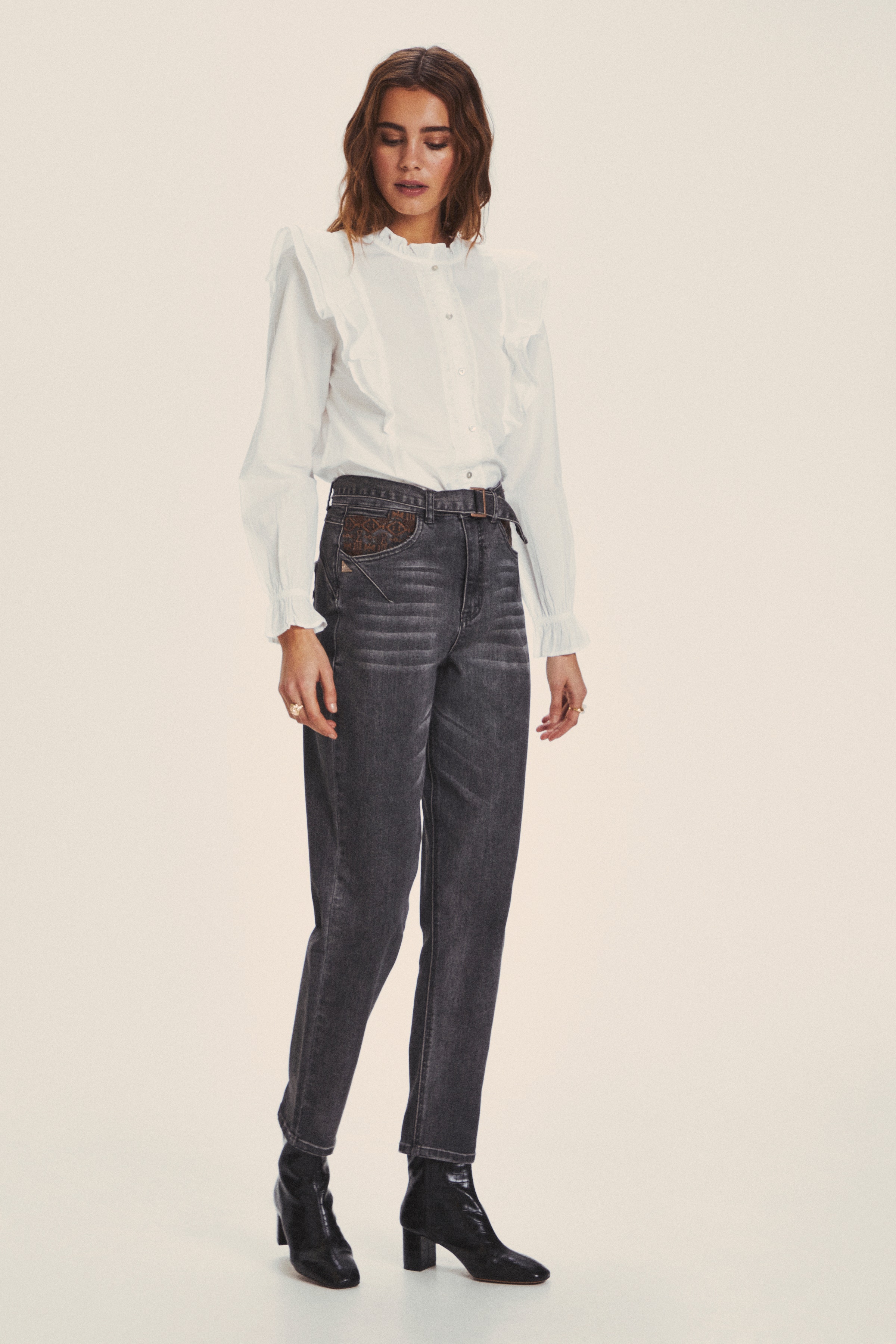 CRSasha Jeans - Mom Fit

 LOOKBOOK BACK 10608317-101490