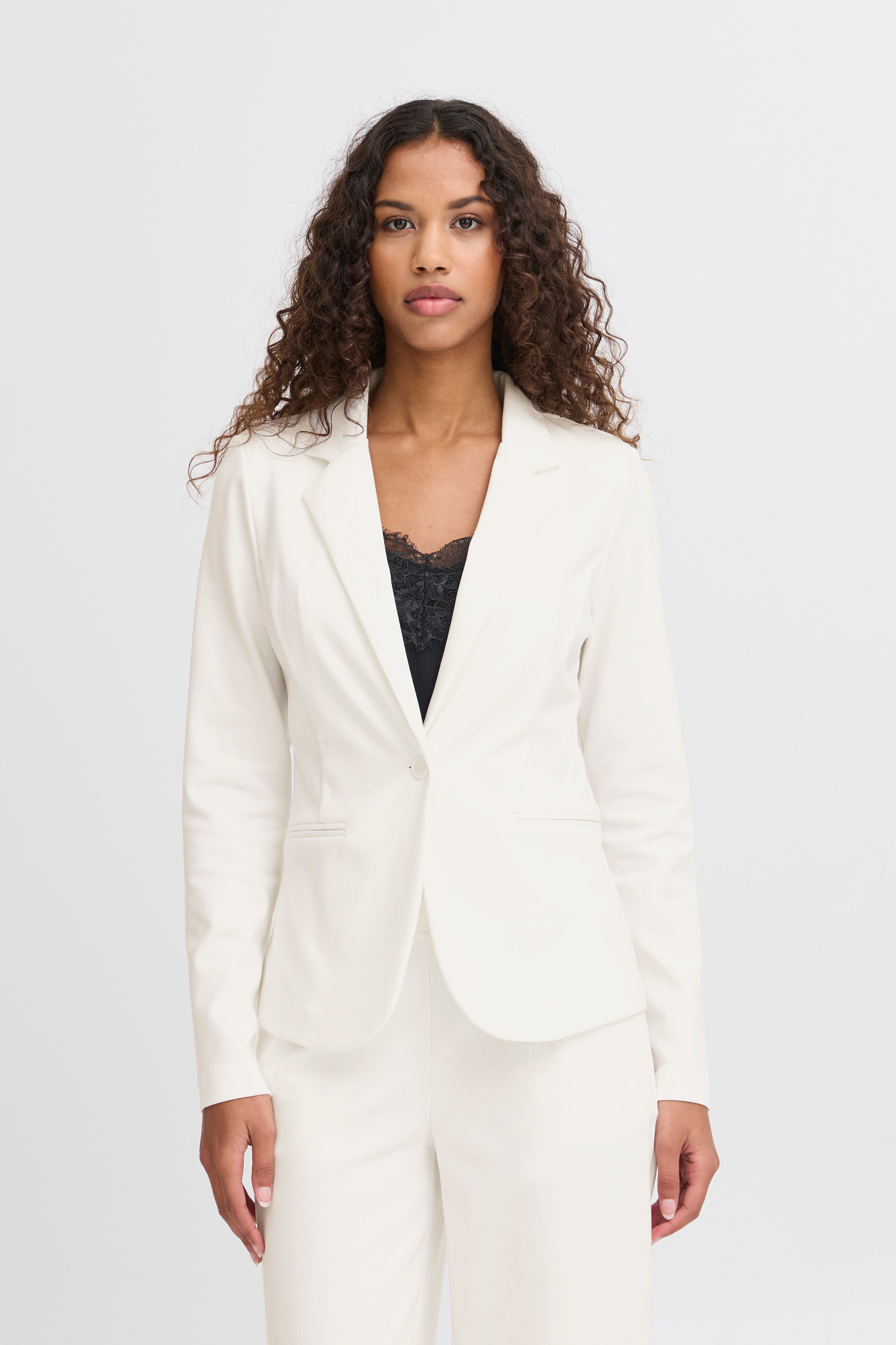 KateIH Blazer LOOKBOOK FRONT 20101801-10111