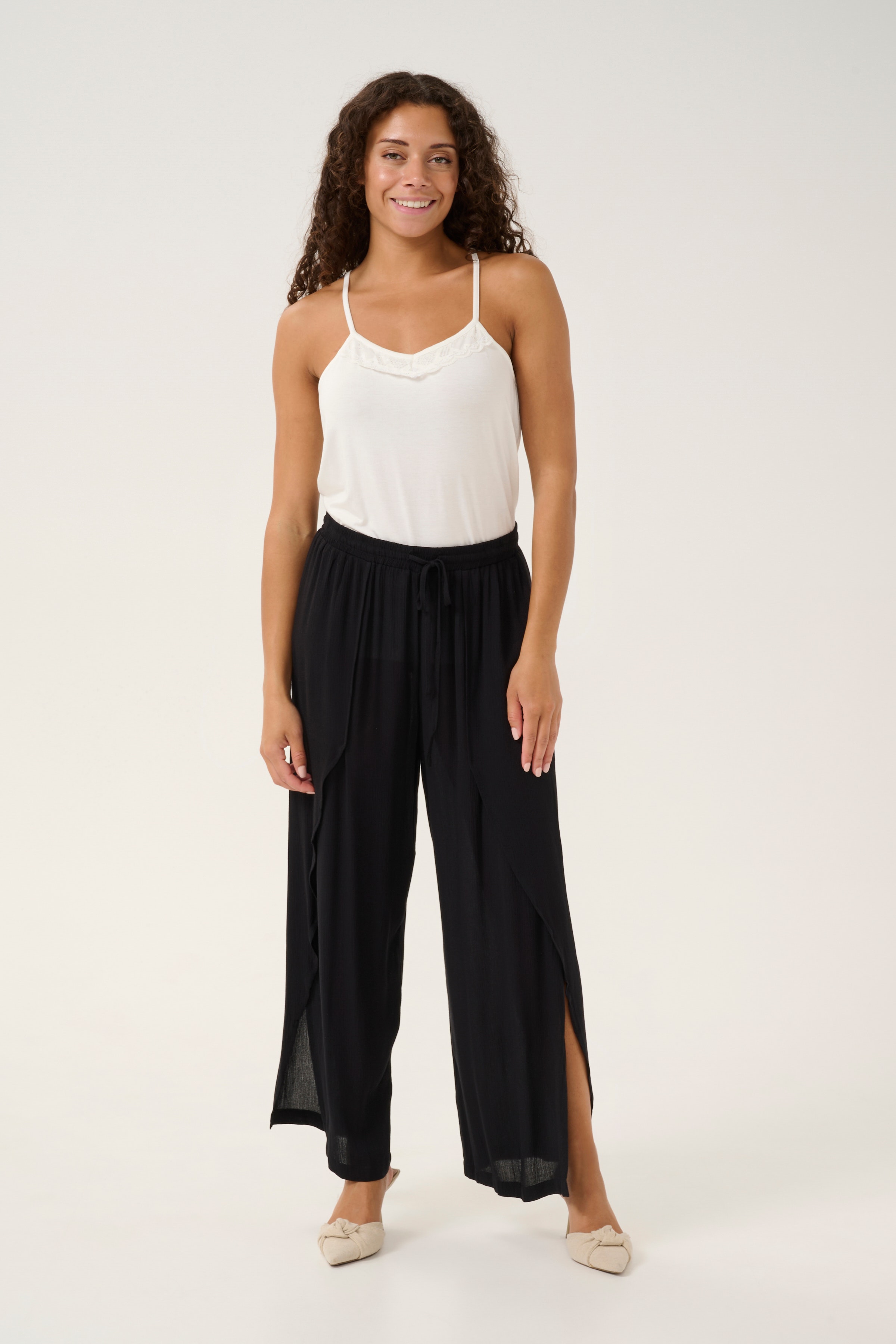 Allie Trousers LOOKBOOK FRONT 10604546-61907