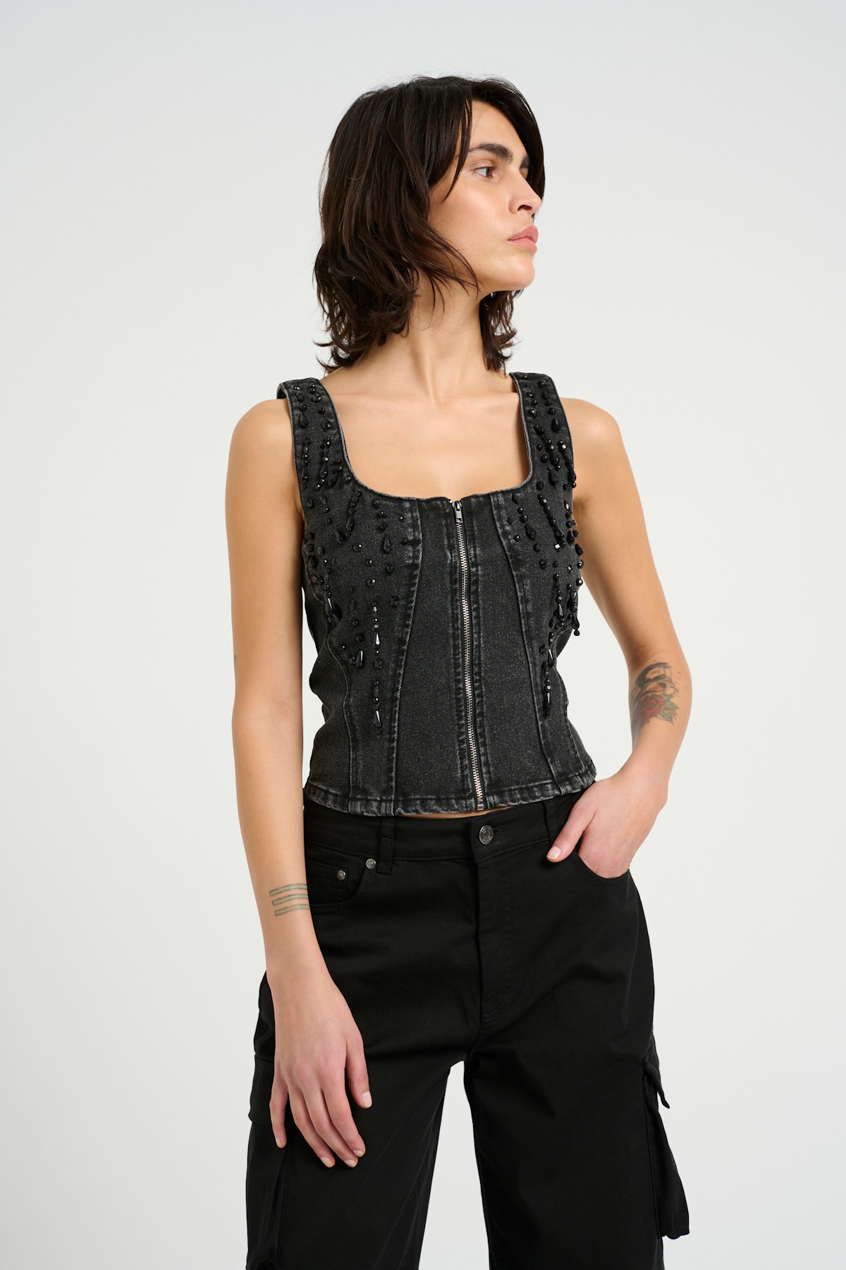 ★EXPIRED GIRL★ Swan Top BLACK EGTS4D001BK0 EDIKTED Swan Asymmetric Top - BLACK | Tillys