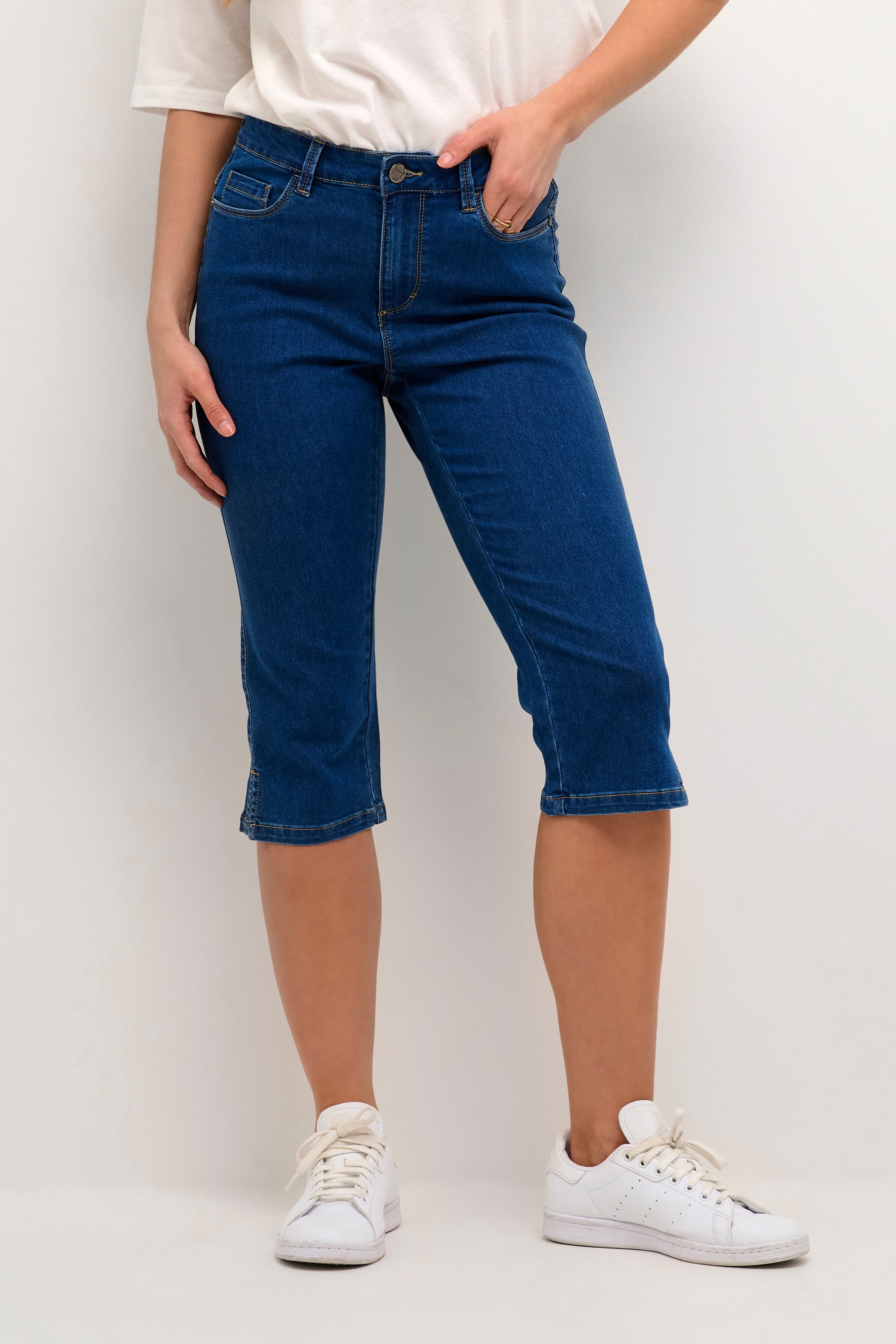 KAvicky Capri Jeans LOOKBOOK FRONT 10505521-103758