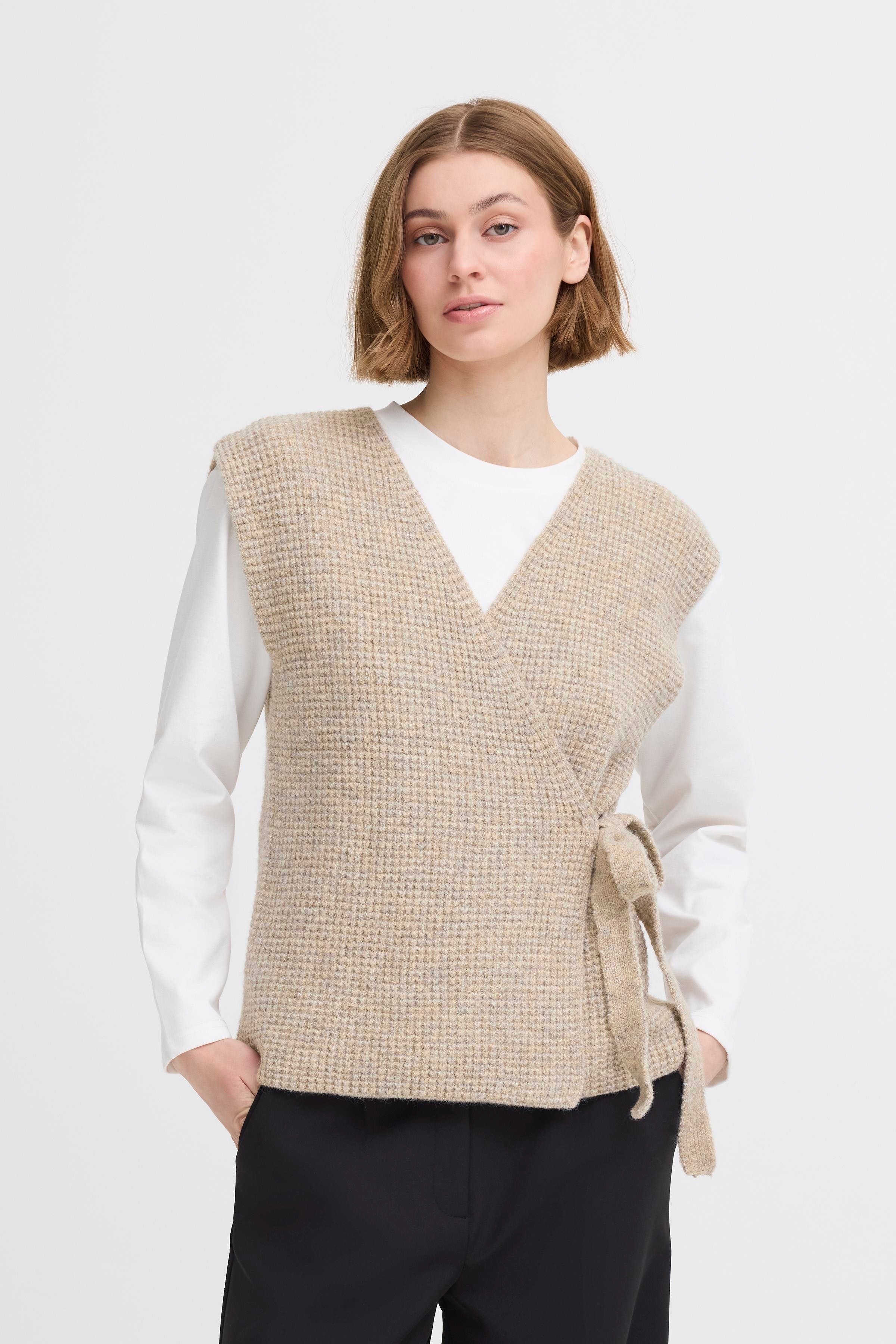 IALITTEN Poncho LOOKBOOK FRONT 20124434-1710381