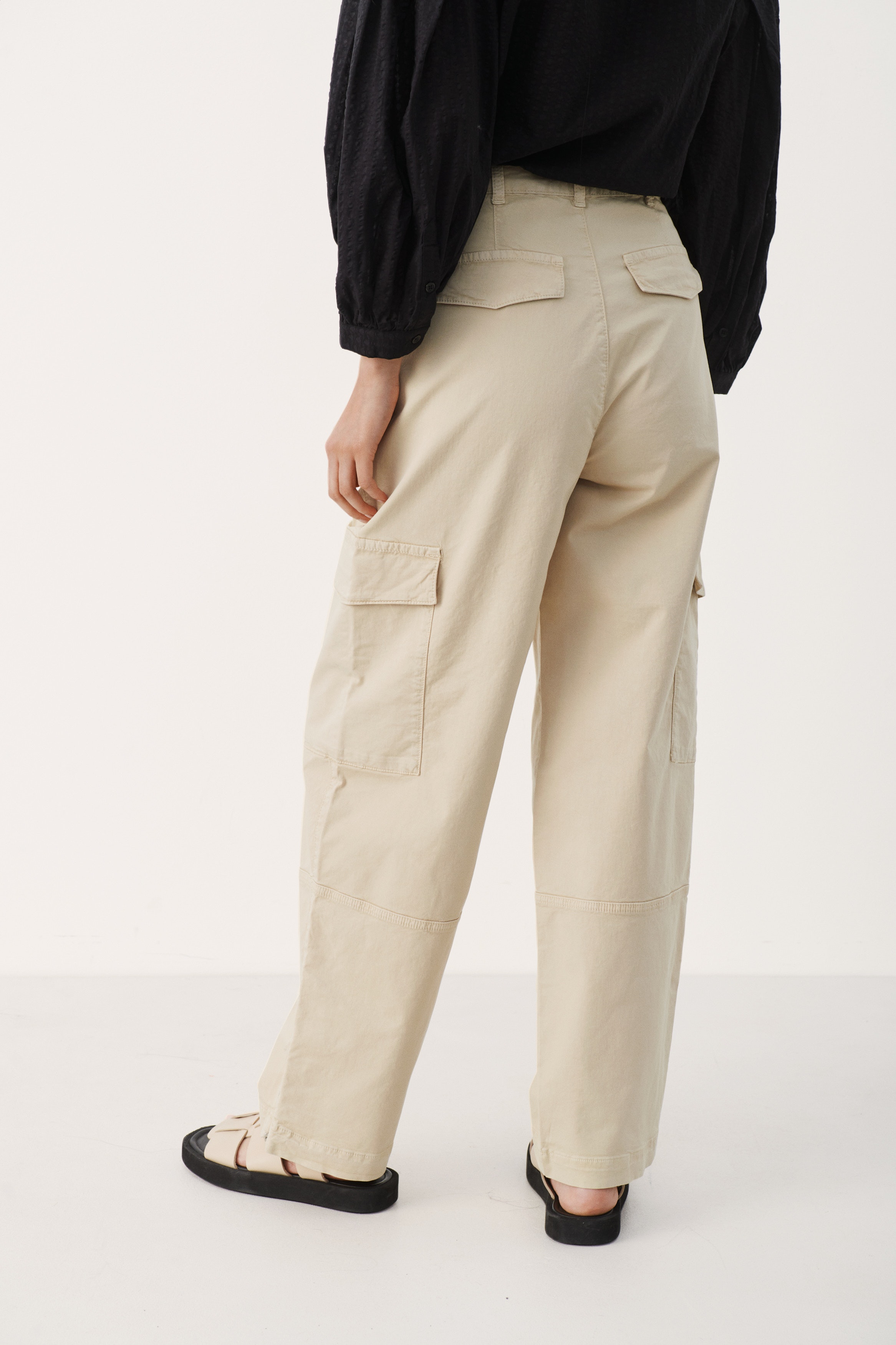 SaraPW Trousers LOOKBOOK BACK 30307500-151307