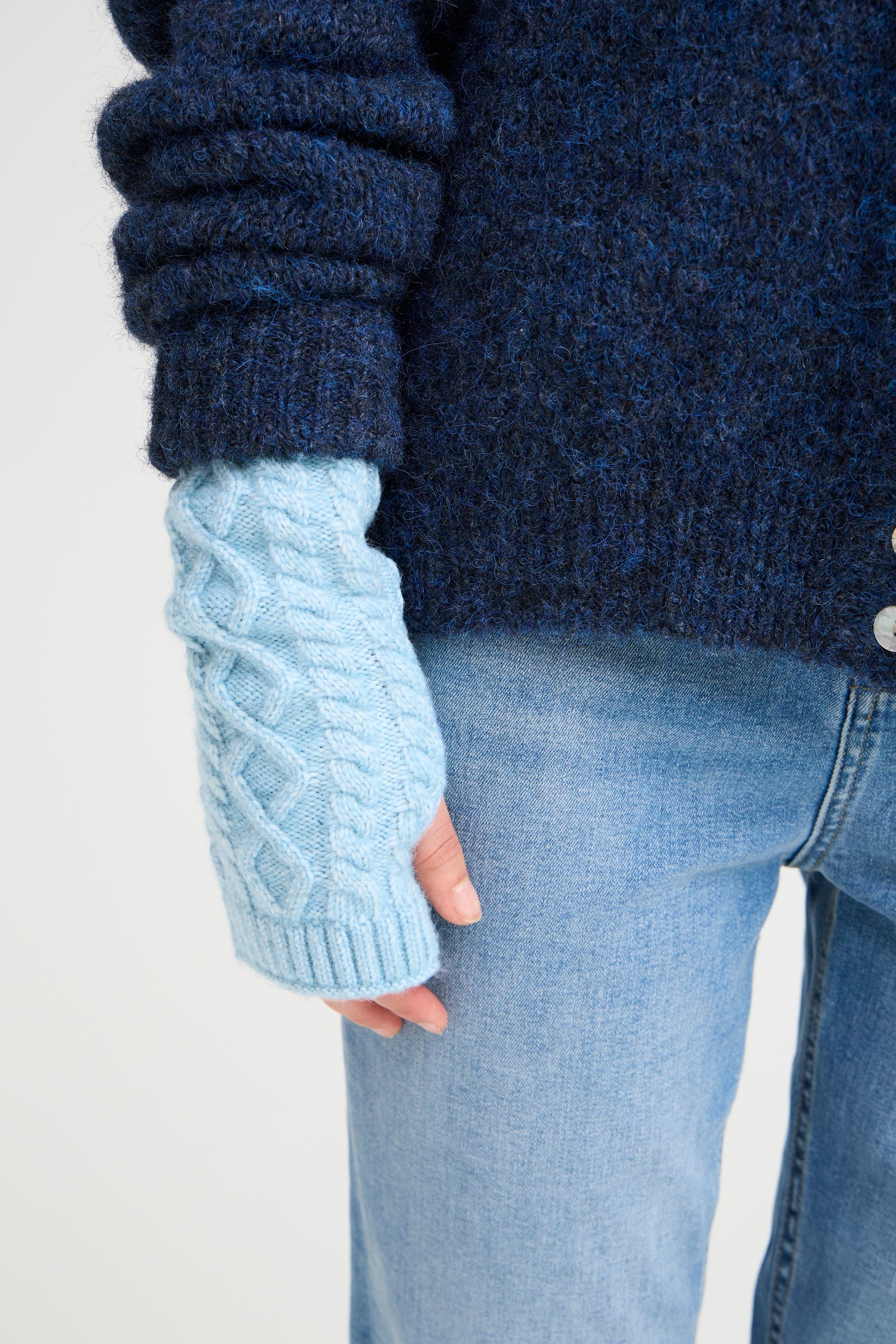 IALUCY Hansker LOOKBOOK FRONT 20124380-1542251