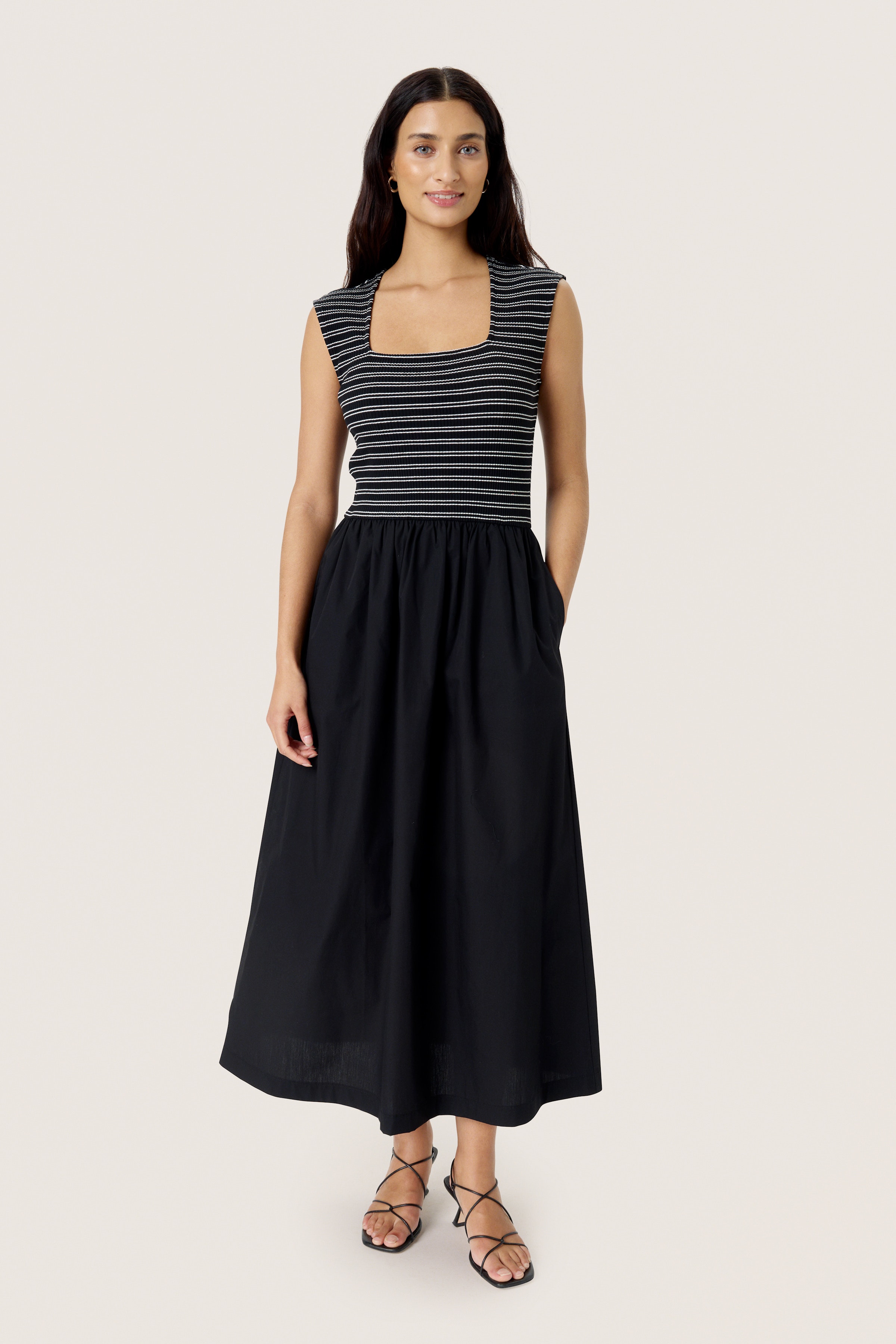 SLSimone Jurk LOOKBOOK FRONT 30408674-194008