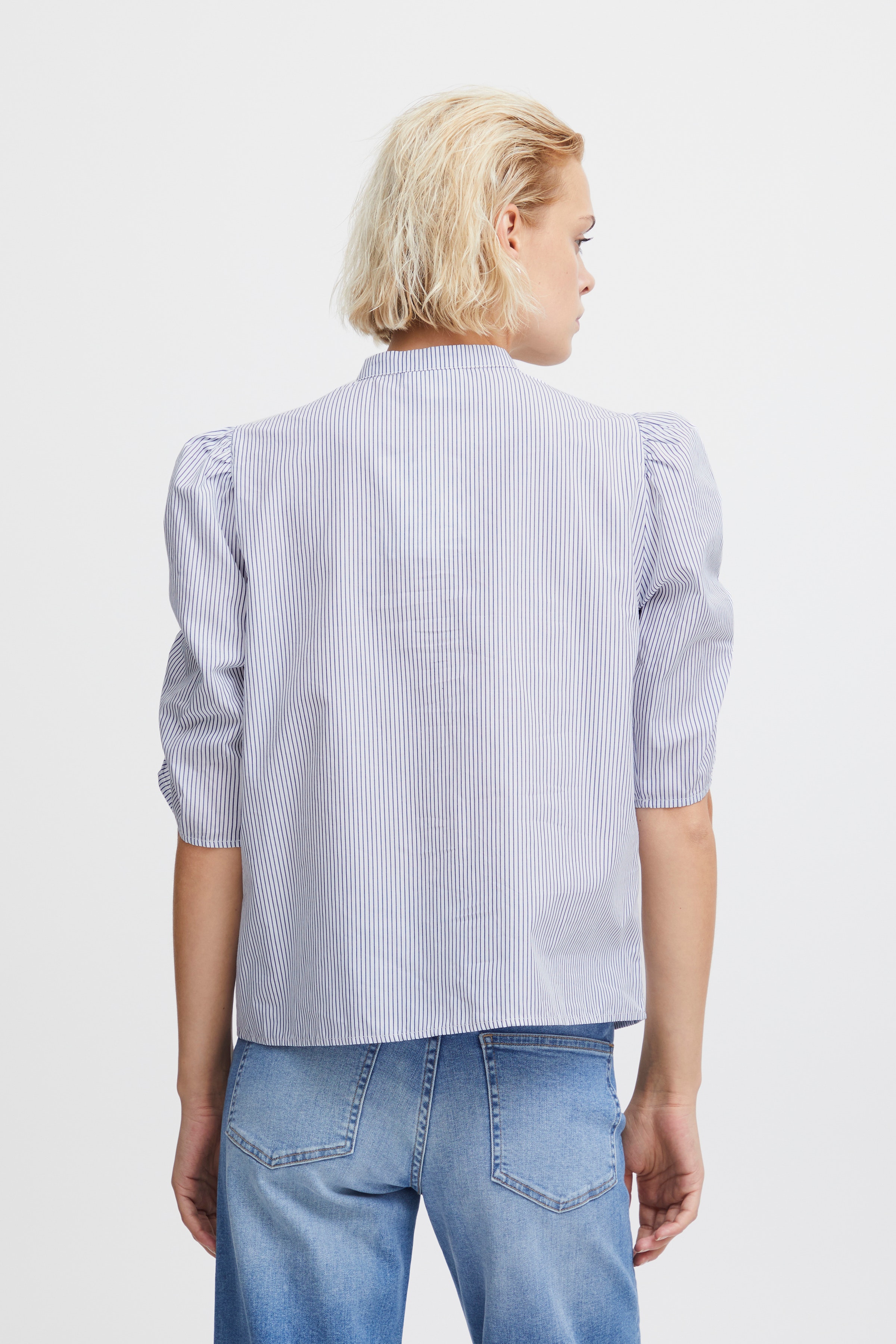 Kortermet bluse LOOKBOOK BACK 20121475-203301