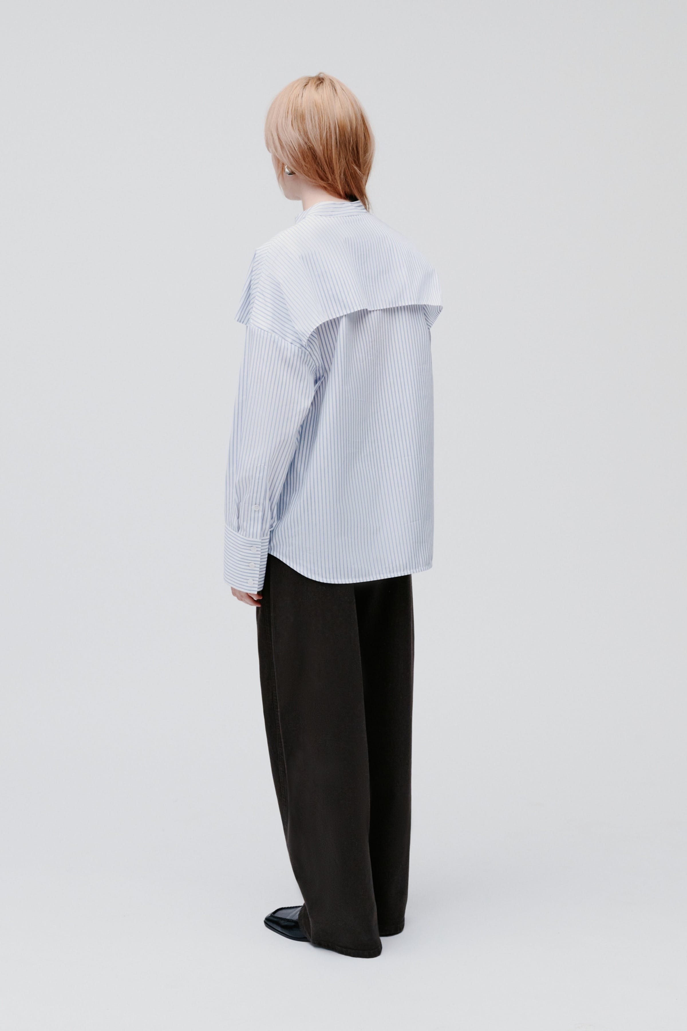 EVE BLOUSE LOOKBOOK BACK 30600492-MC2160