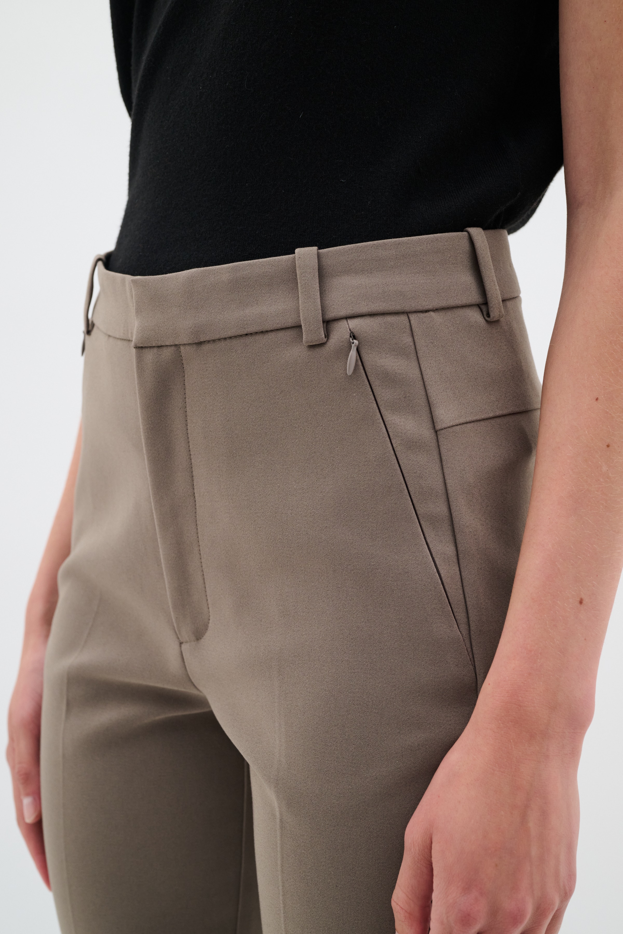 EmmyIW Trousers LOOKBOOK DETAIL 30110606-181304