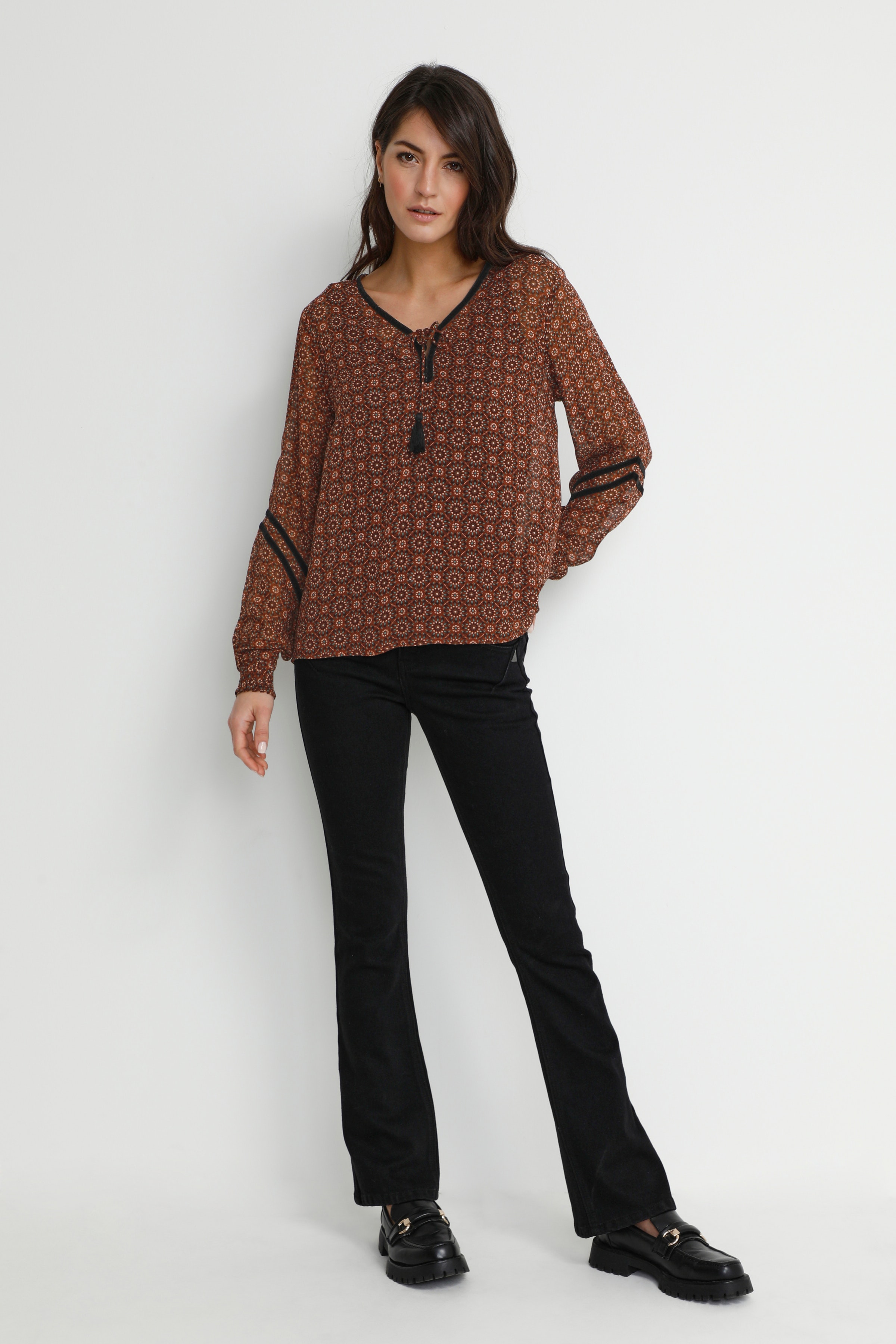 CRNinette Blouse LOOKBOOK FRONT 10610420-103373