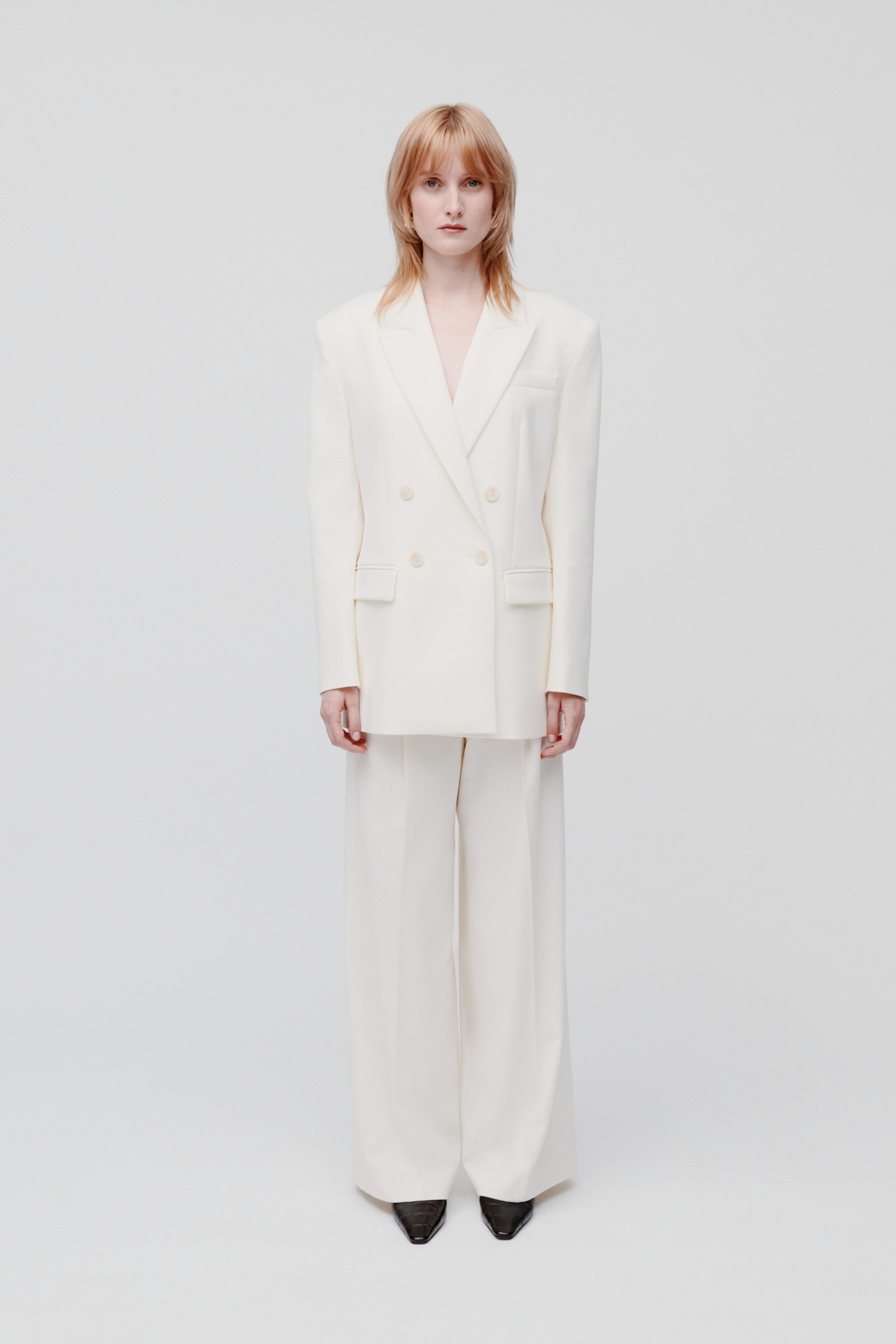 JUDITH Blazer LOOKBOOK FRONT 30600724-WH010