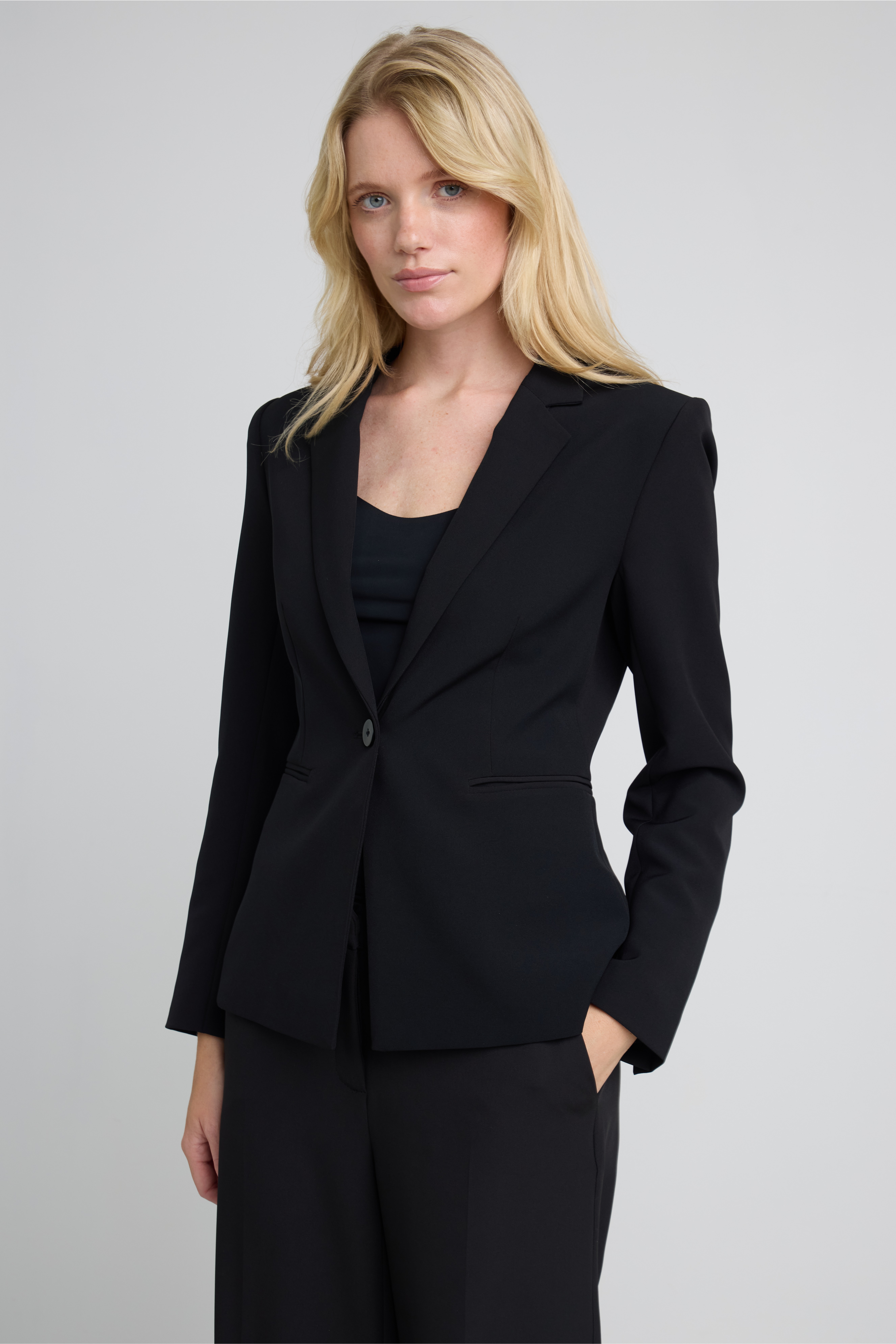 LexiIH Blazer LOCATION NONE 20112607-194008